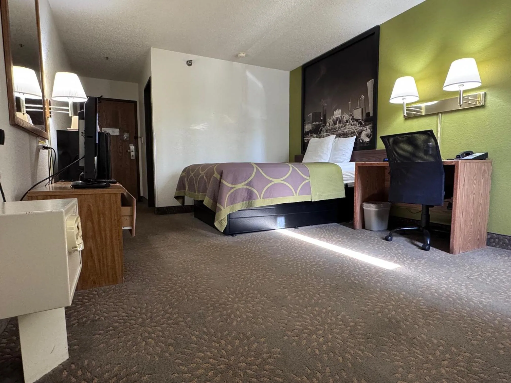 Bed in Super 8 by Wyndham Mokena/Frankfort /I-80