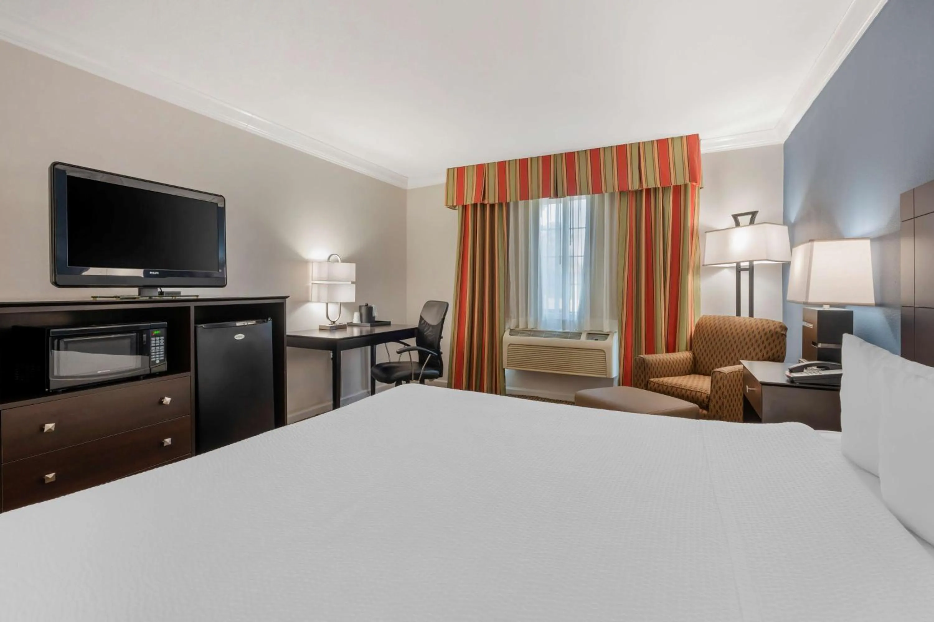 Bedroom, Bed in Best Western Colonial Inn