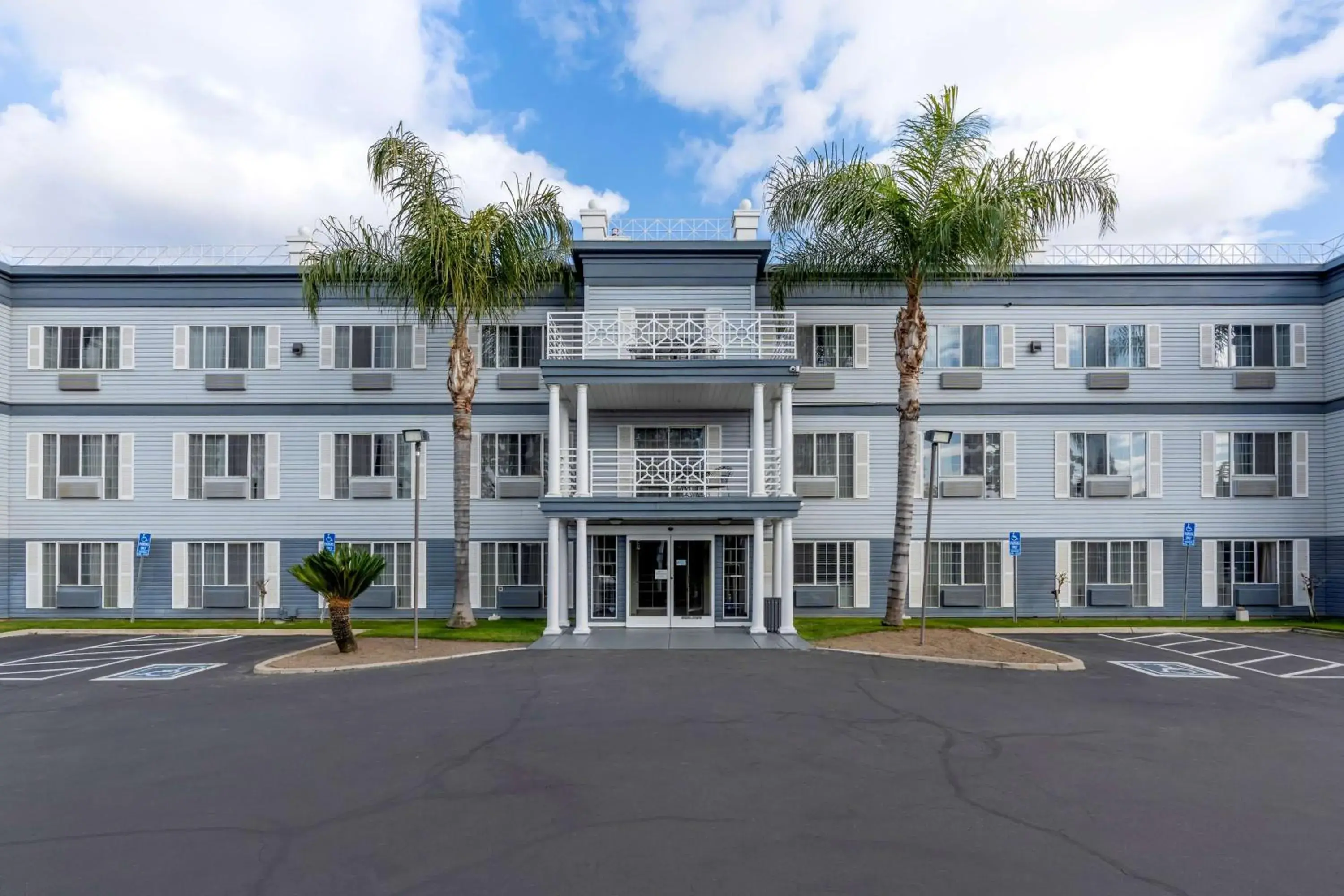 Property building in Best Western Colonial Inn Property building in Best Western Colonial Inn