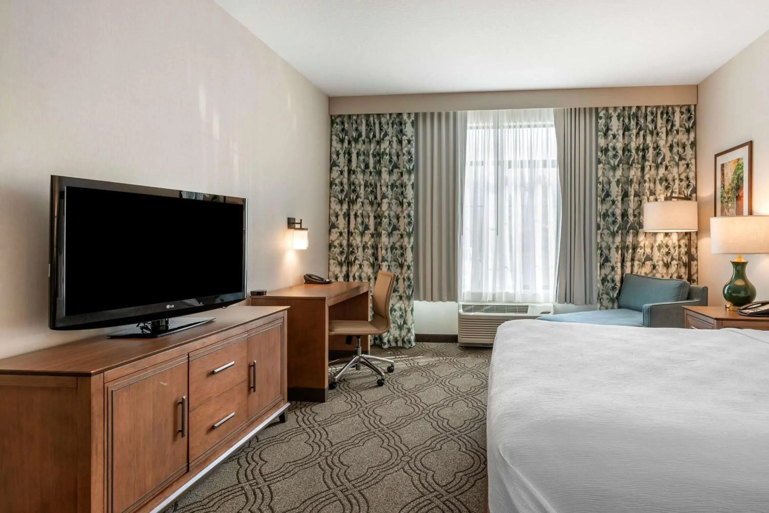 Bedroom, Bed in Best Western Premier Pasco Inn and Suites Bedroom, Bed in Best Western Premier Pasco Inn and Suites