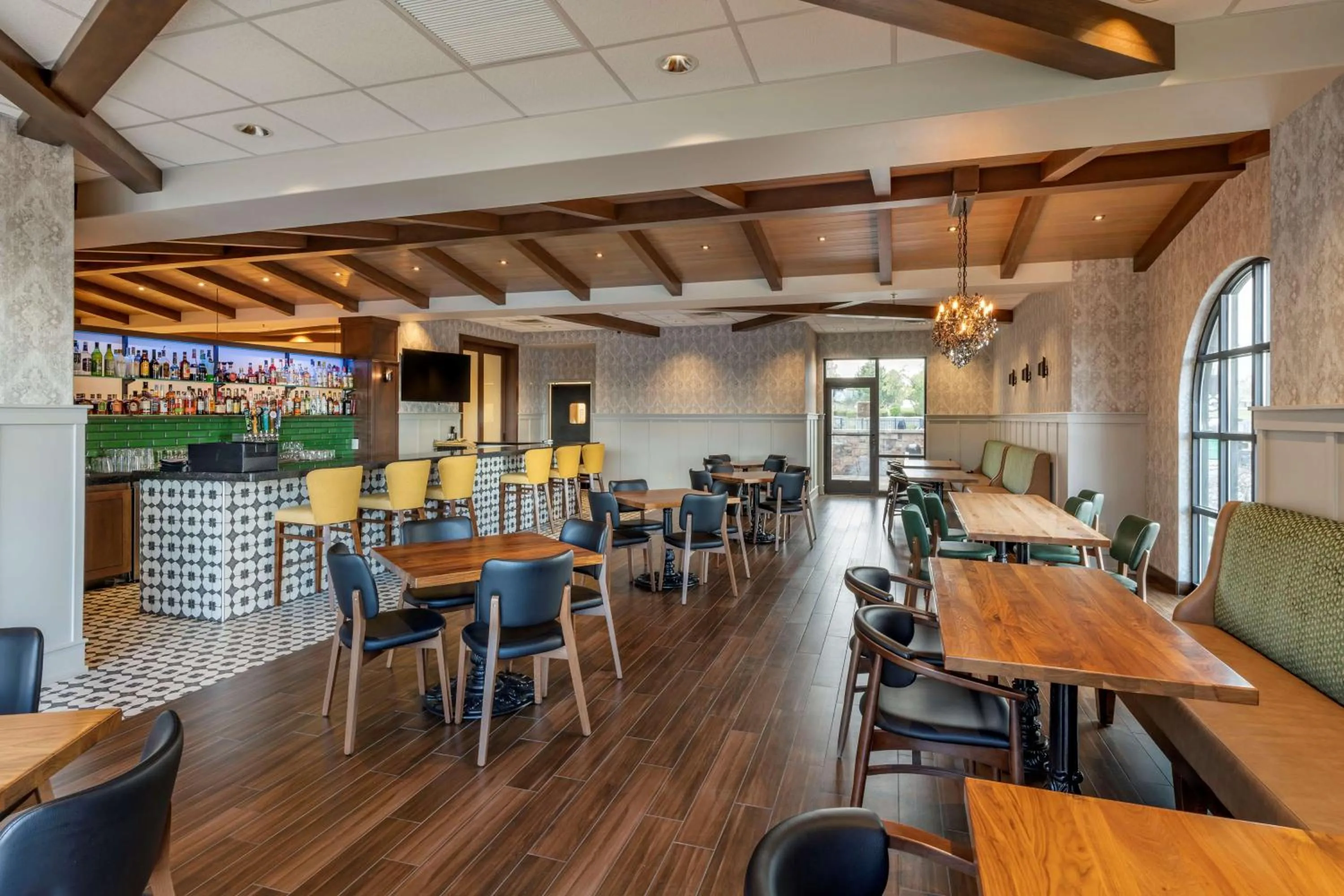 Restaurant/places to eat in Best Western Premier Pasco Inn and Suites