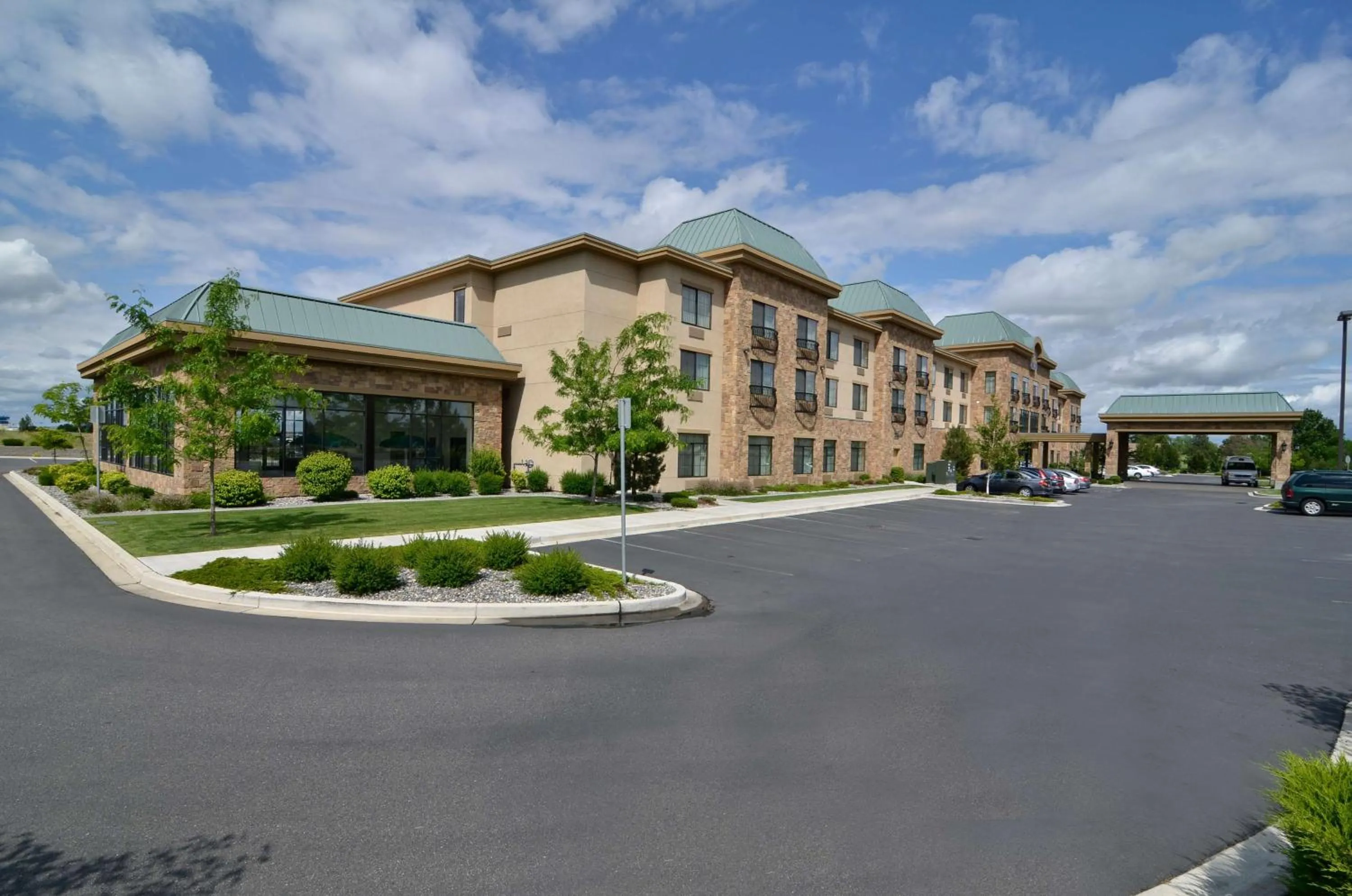 Property building in Best Western Premier Pasco Inn and Suites
