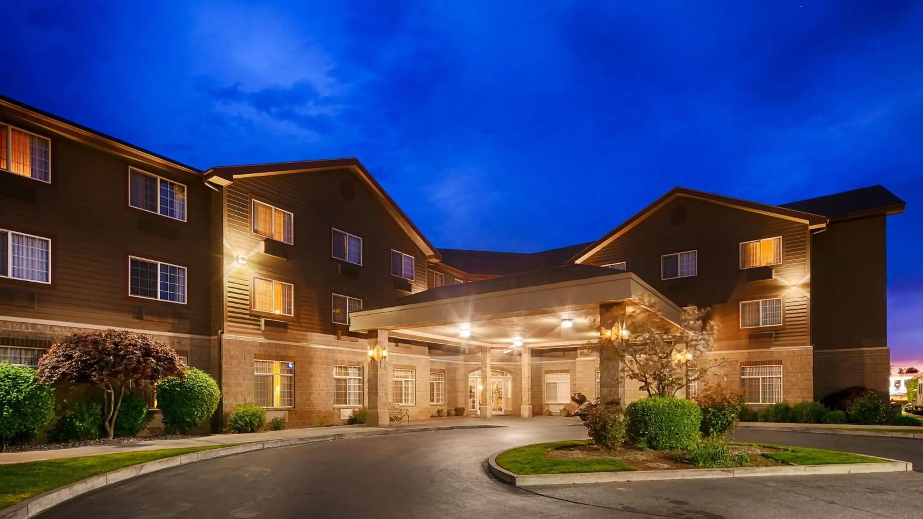 Property building in Best Western Plus Kennewick Inn Property building in Best Western Plus Kennewick Inn