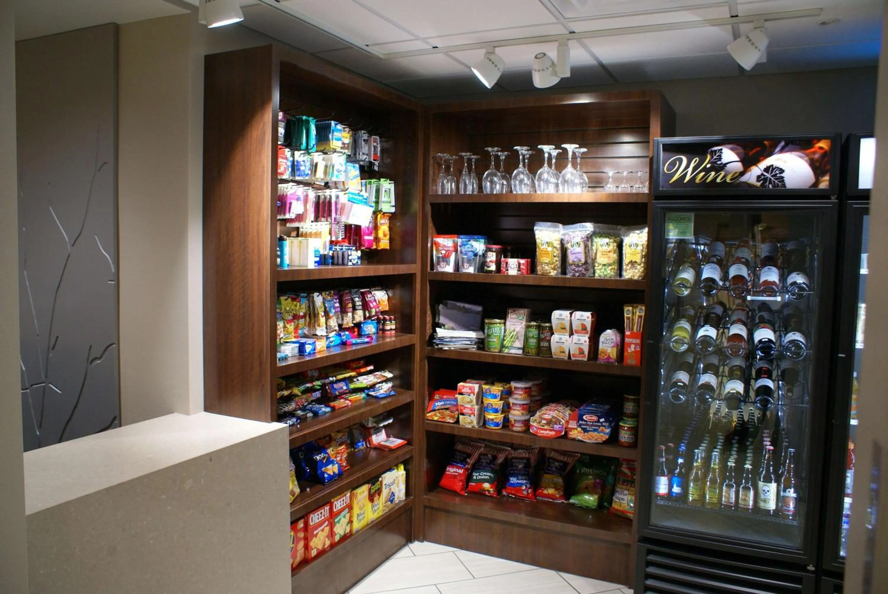 Property building in Best Western Plus Kennewick Inn