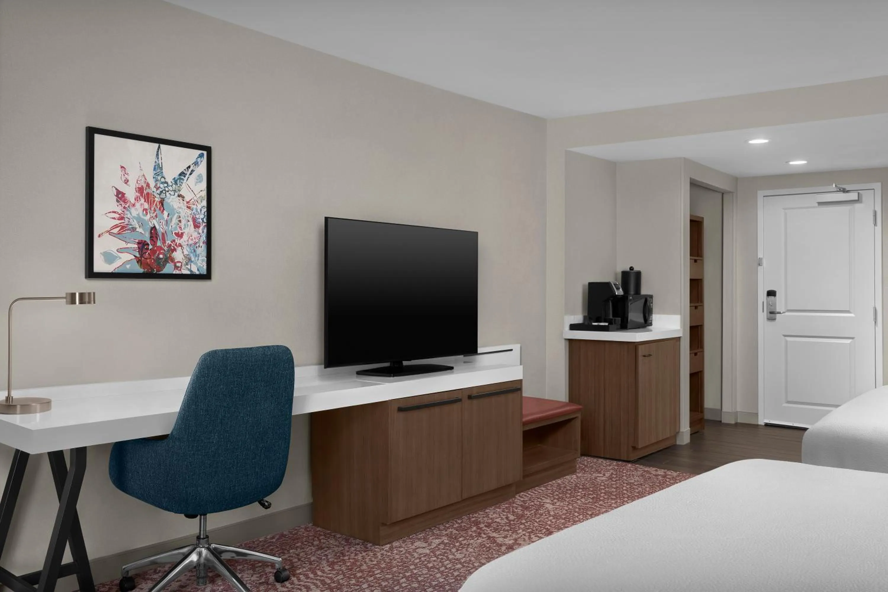 Bed in Hilton Garden Inn Philadelphia-Fort Washington