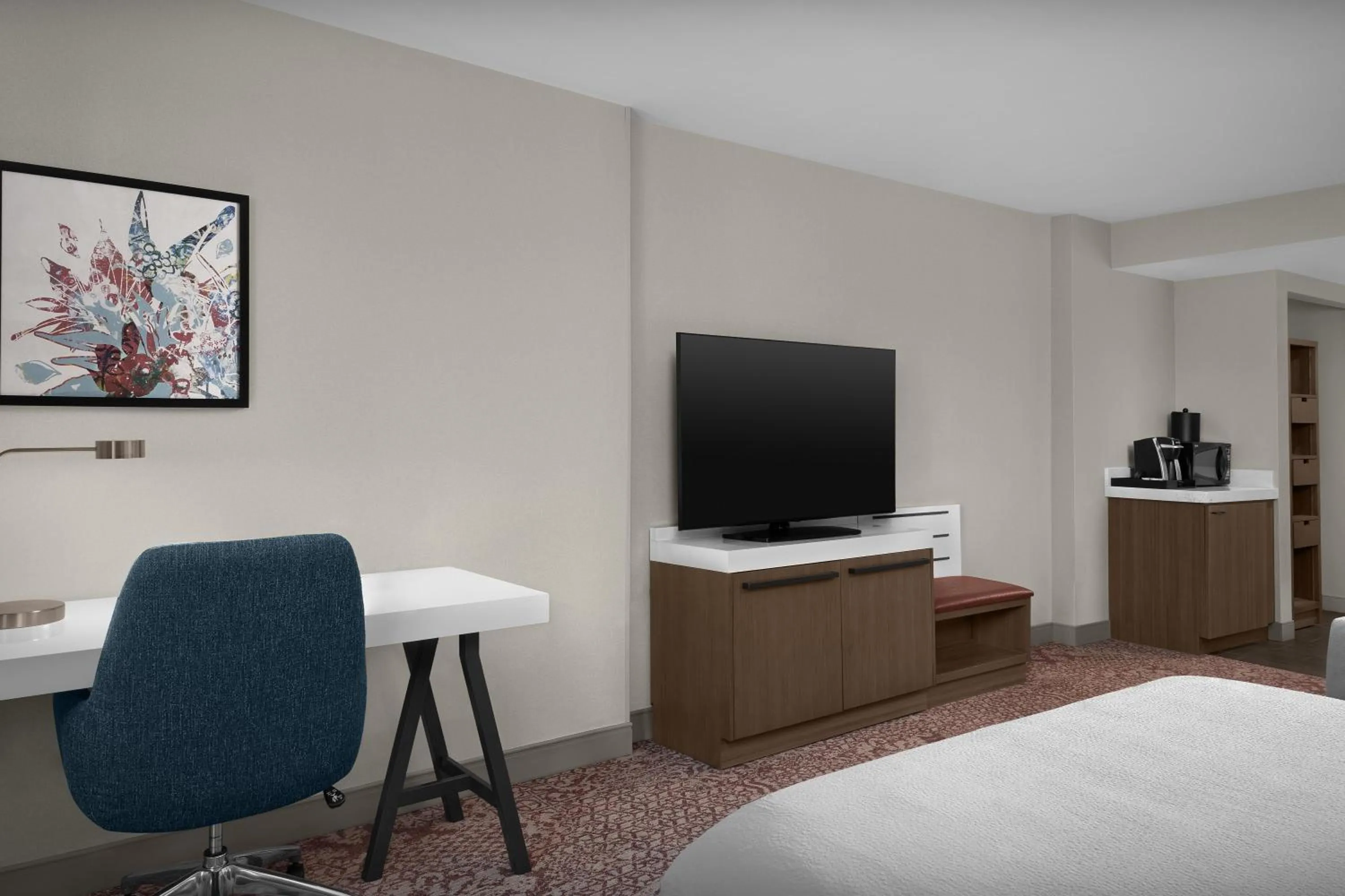 Bedroom, Bed in Hilton Garden Inn Philadelphia-Fort Washington