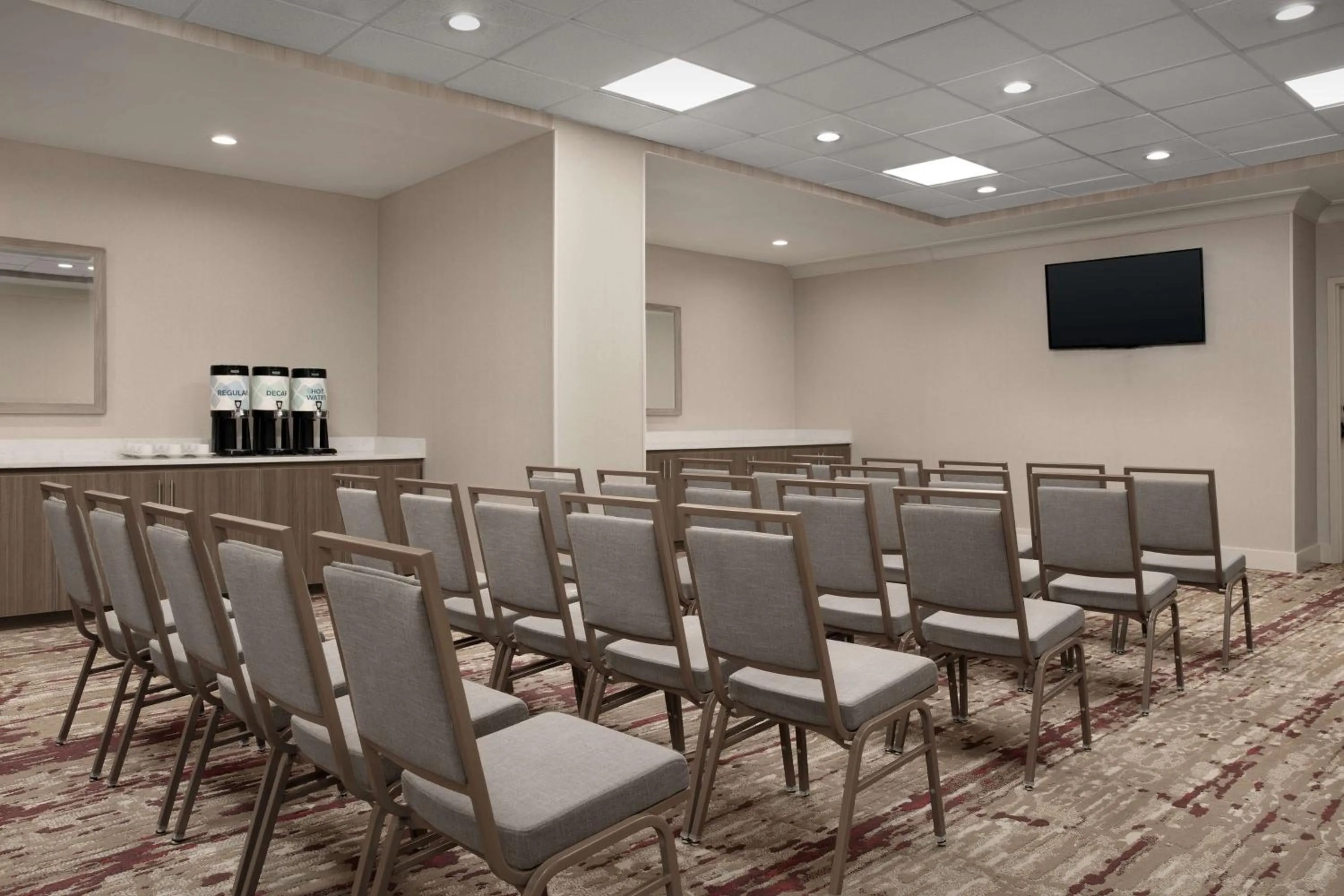 Meeting/conference room in Hilton Garden Inn Philadelphia-Fort Washington