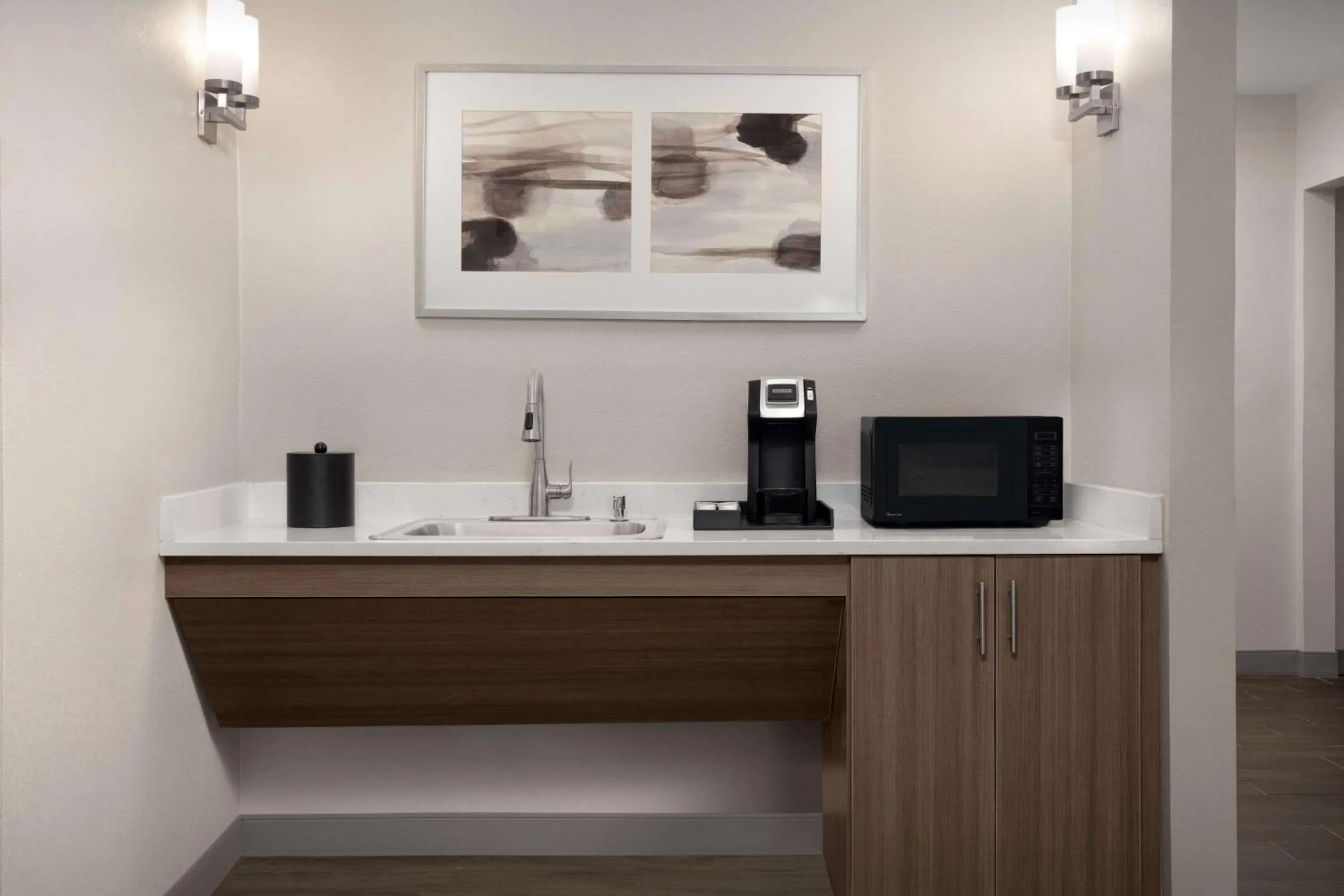 Photo of the whole room in Hilton Garden Inn Philadelphia-Fort Washington