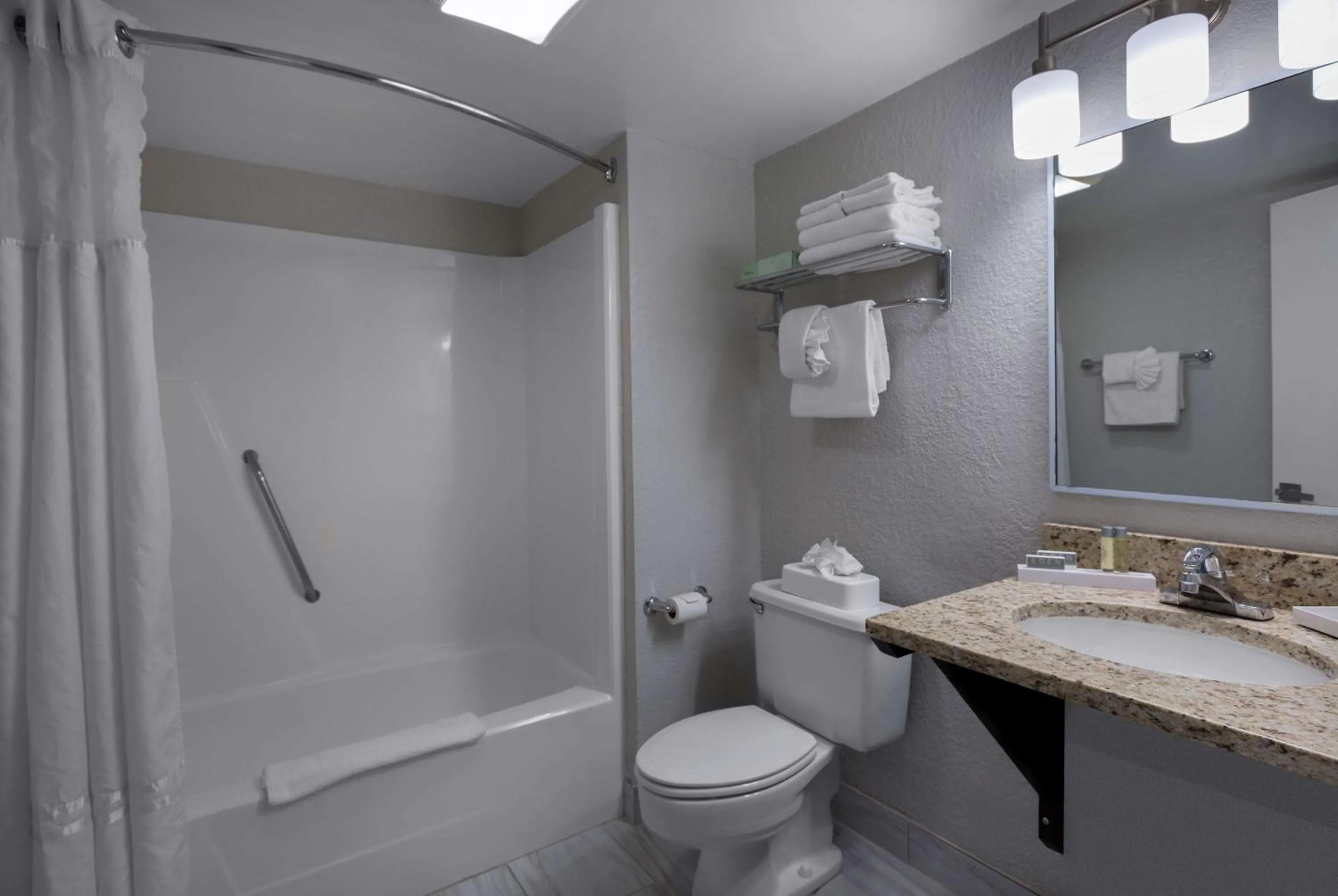 Bathroom in Dayton House Resort - BW Signature Collection