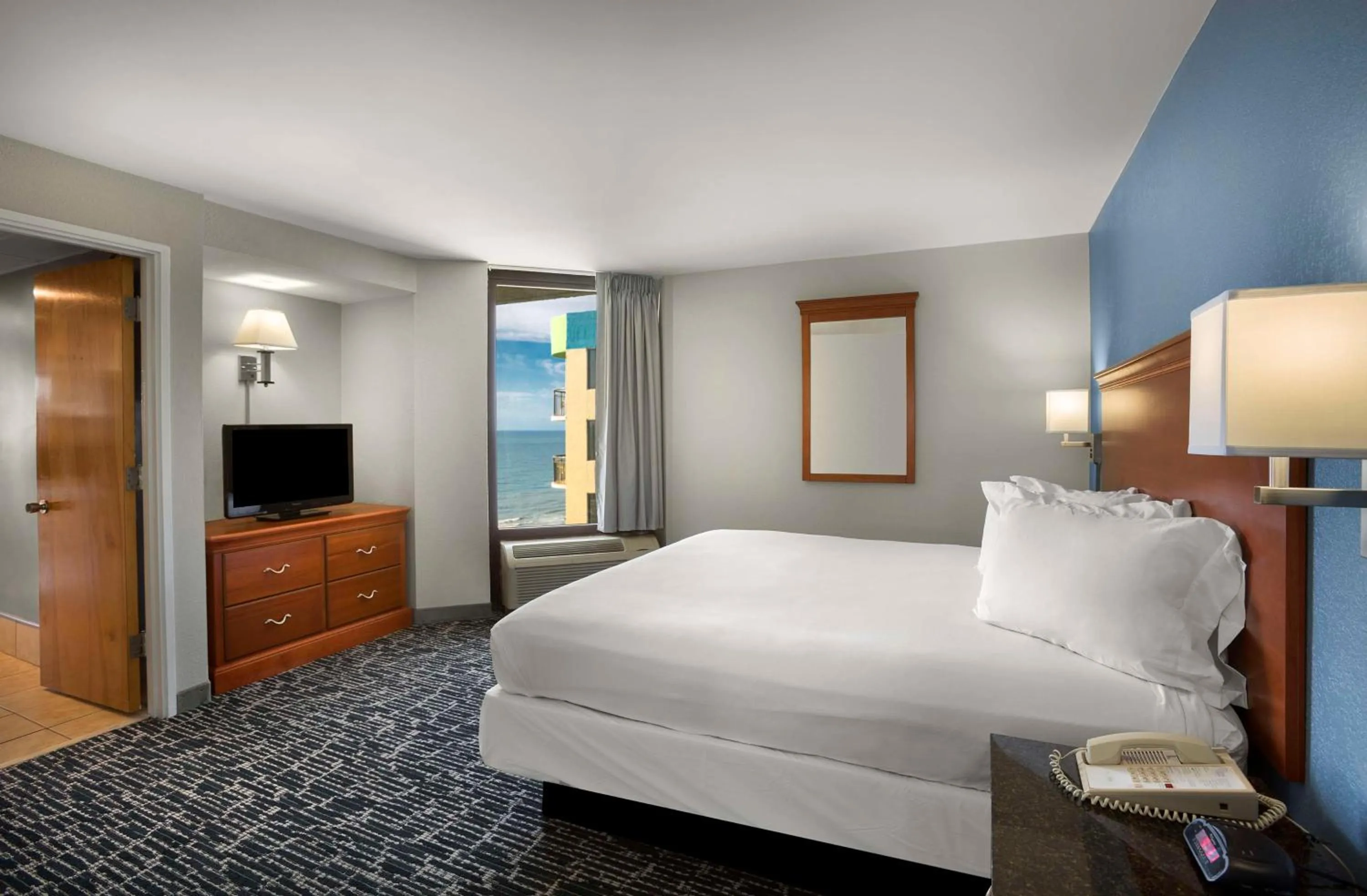 Bedroom, Bed in Dayton House Resort - BW Signature Collection