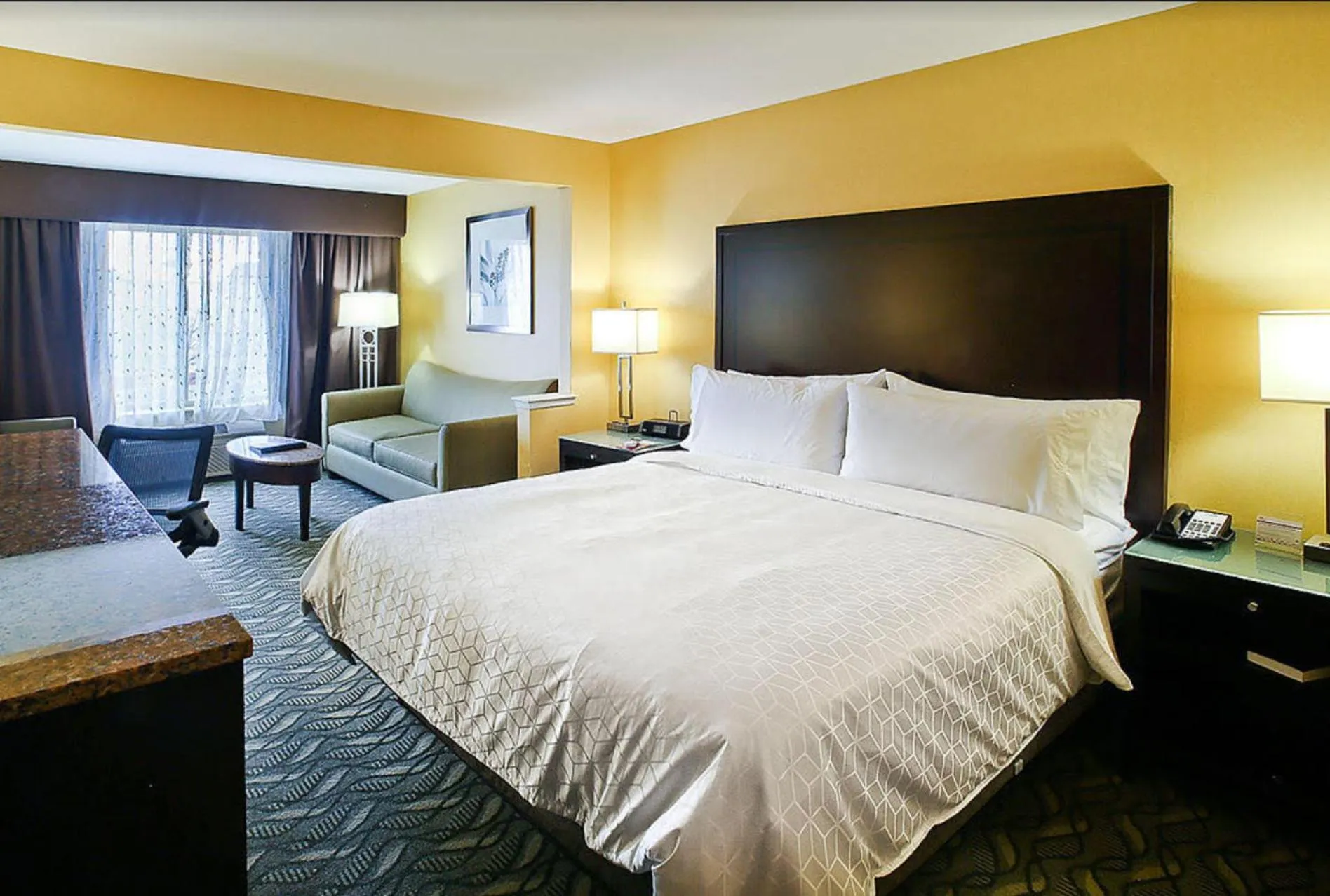 Bed in Holiday Inn Express Hotel & Suites San Jose-Morgan Hill by IHG