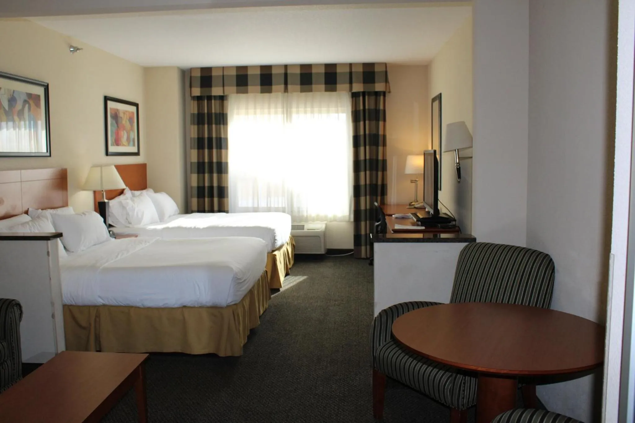 Photo of the whole room, Bed in Holiday Inn Express Hotel Vernal by IHG