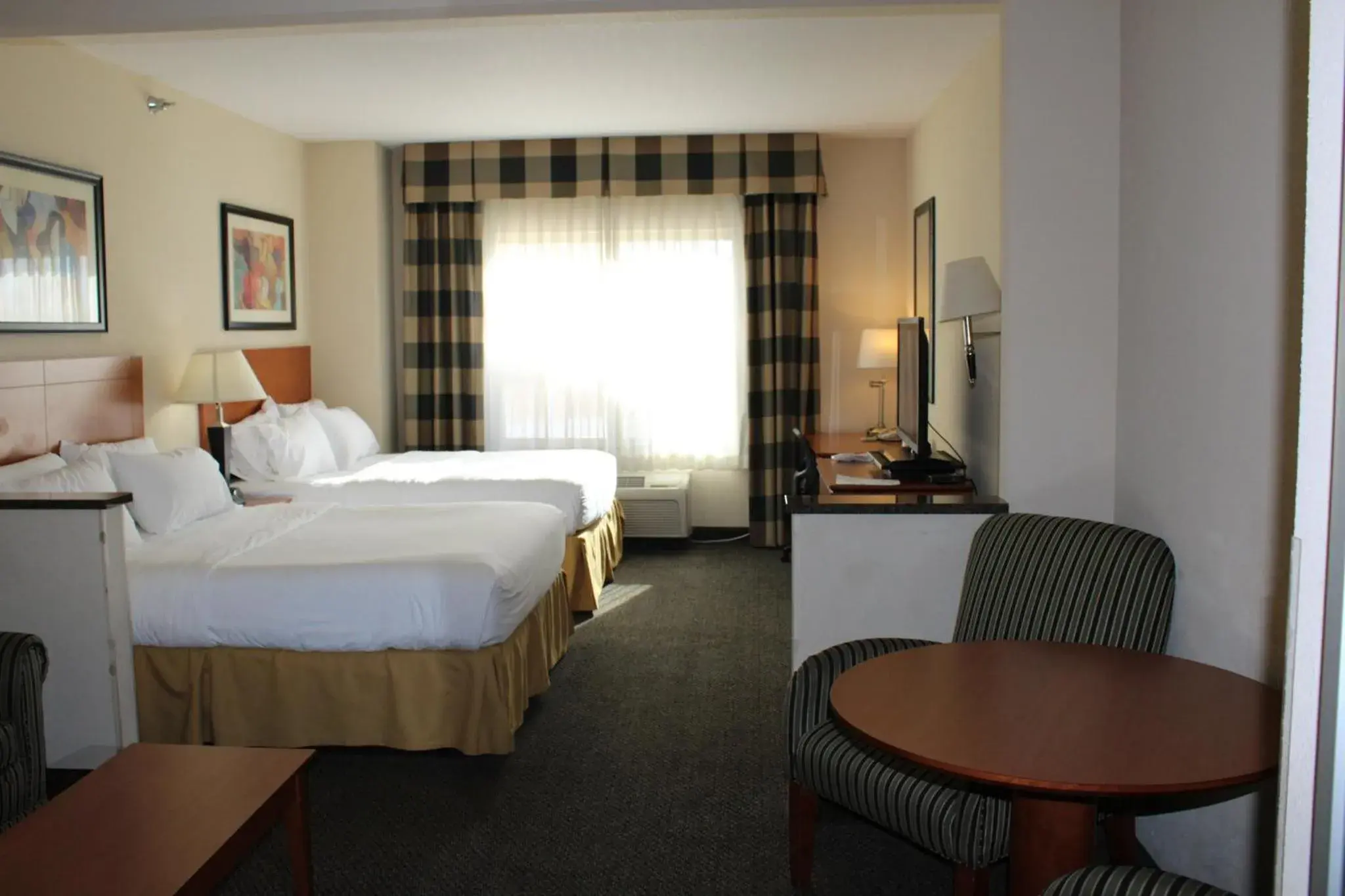 Photo of the whole room, Bed in Holiday Inn Express Hotel Vernal by IHG Photo of the whole room, Bed in Holiday Inn Express Hotel Vernal by IHG