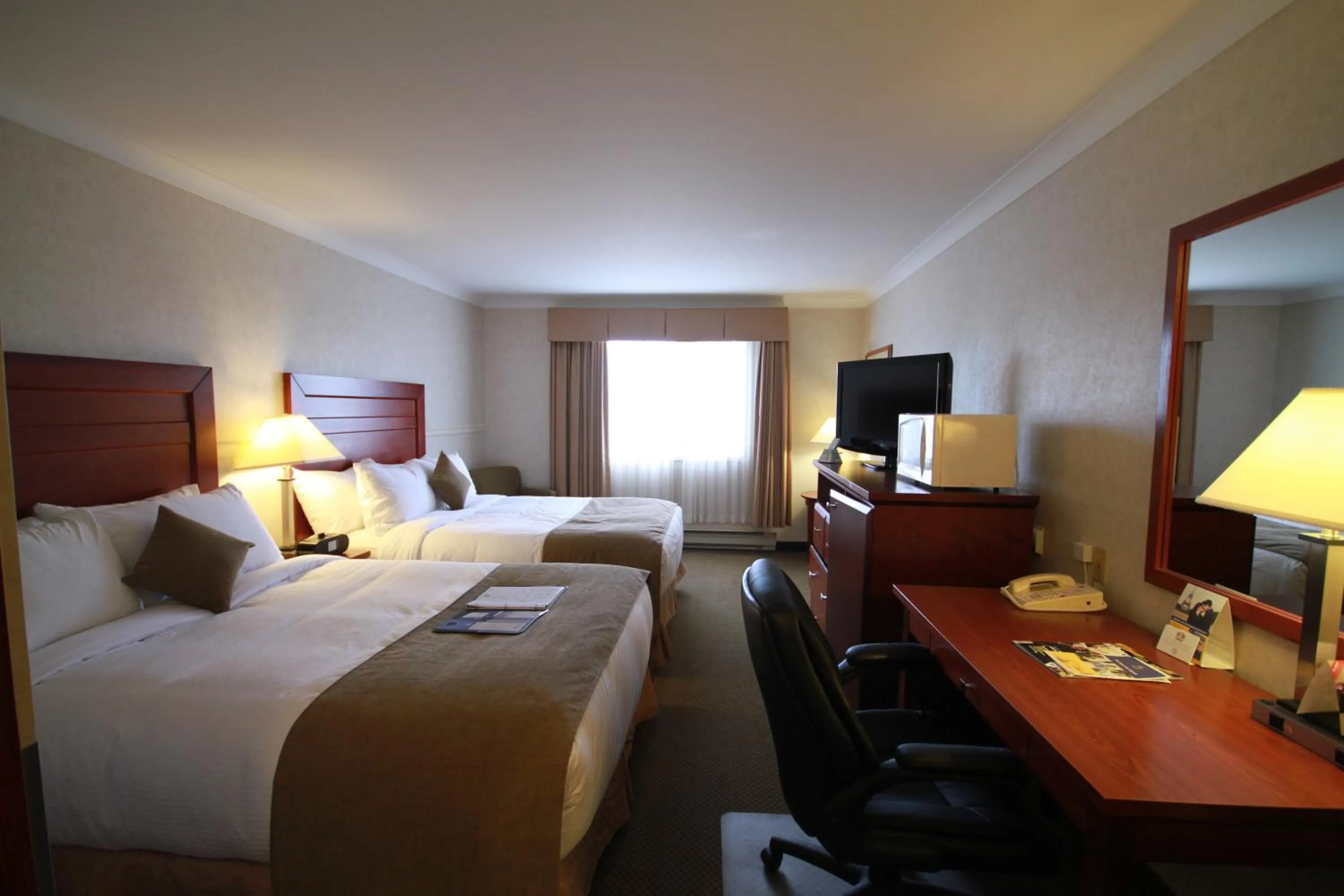 Photo of the whole room, Bed in Best Western Gold Rush Inn