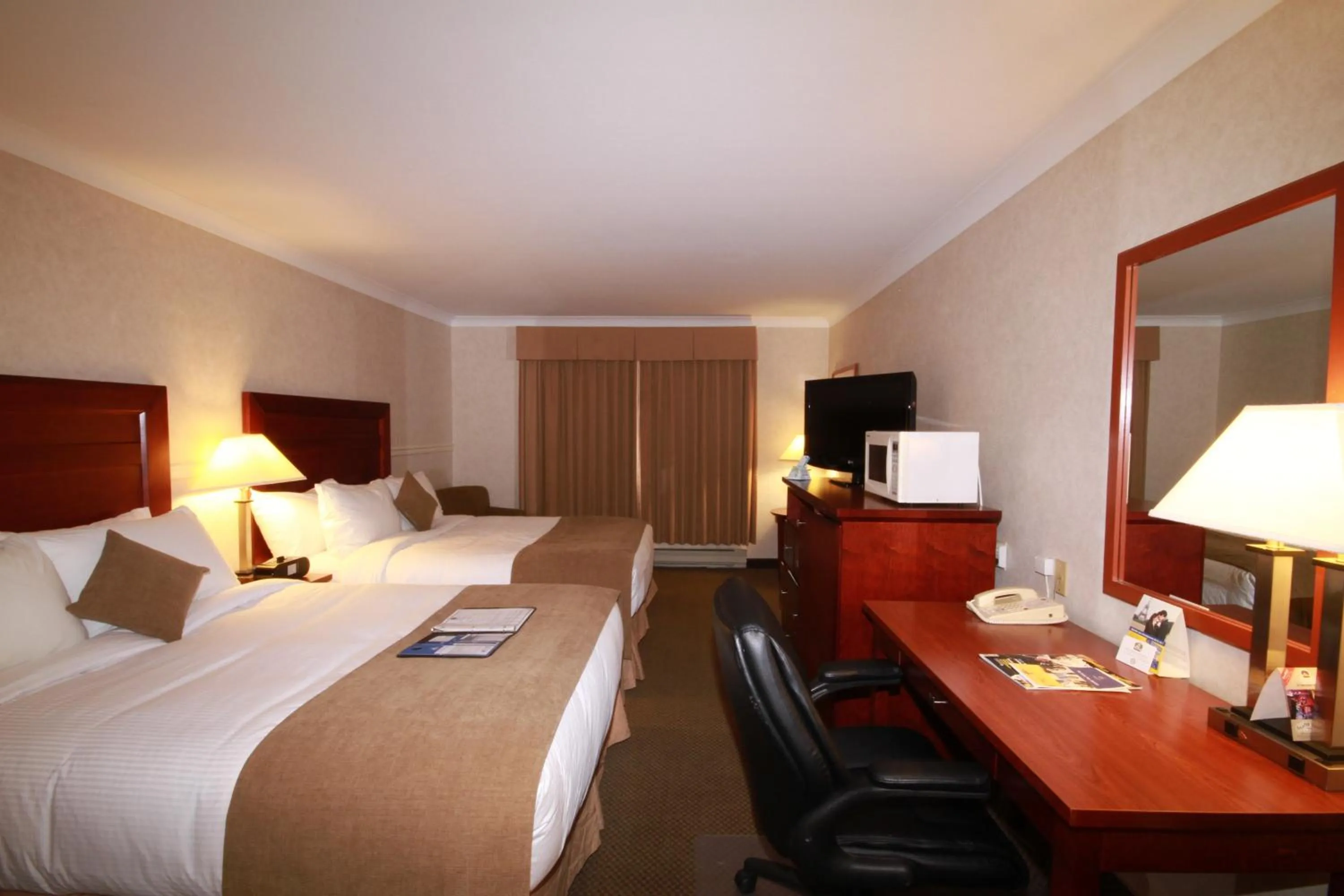 Photo of the whole room, Bed in Best Western Gold Rush Inn