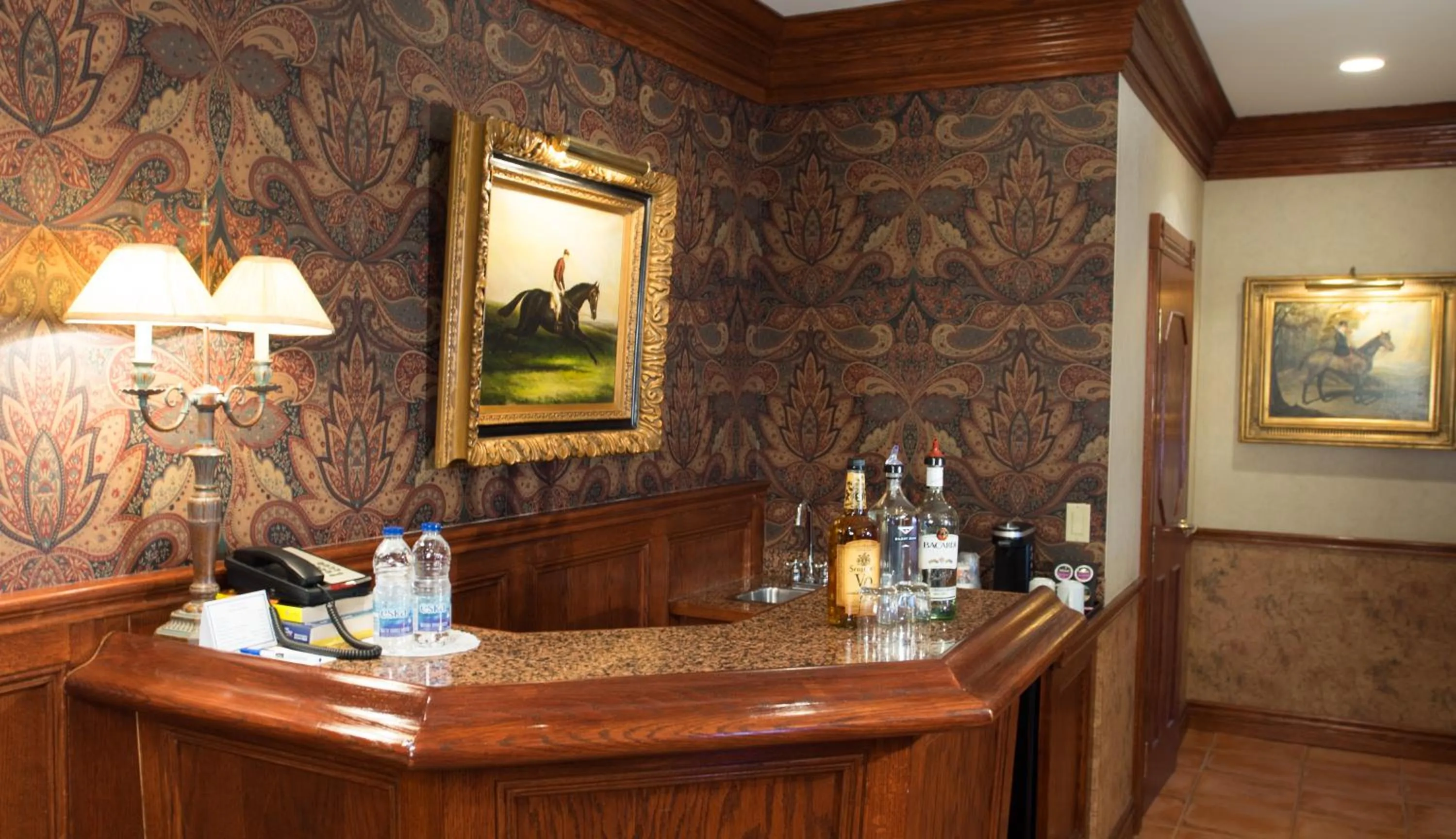 Lounge or bar in Best Western Fireside Inn
