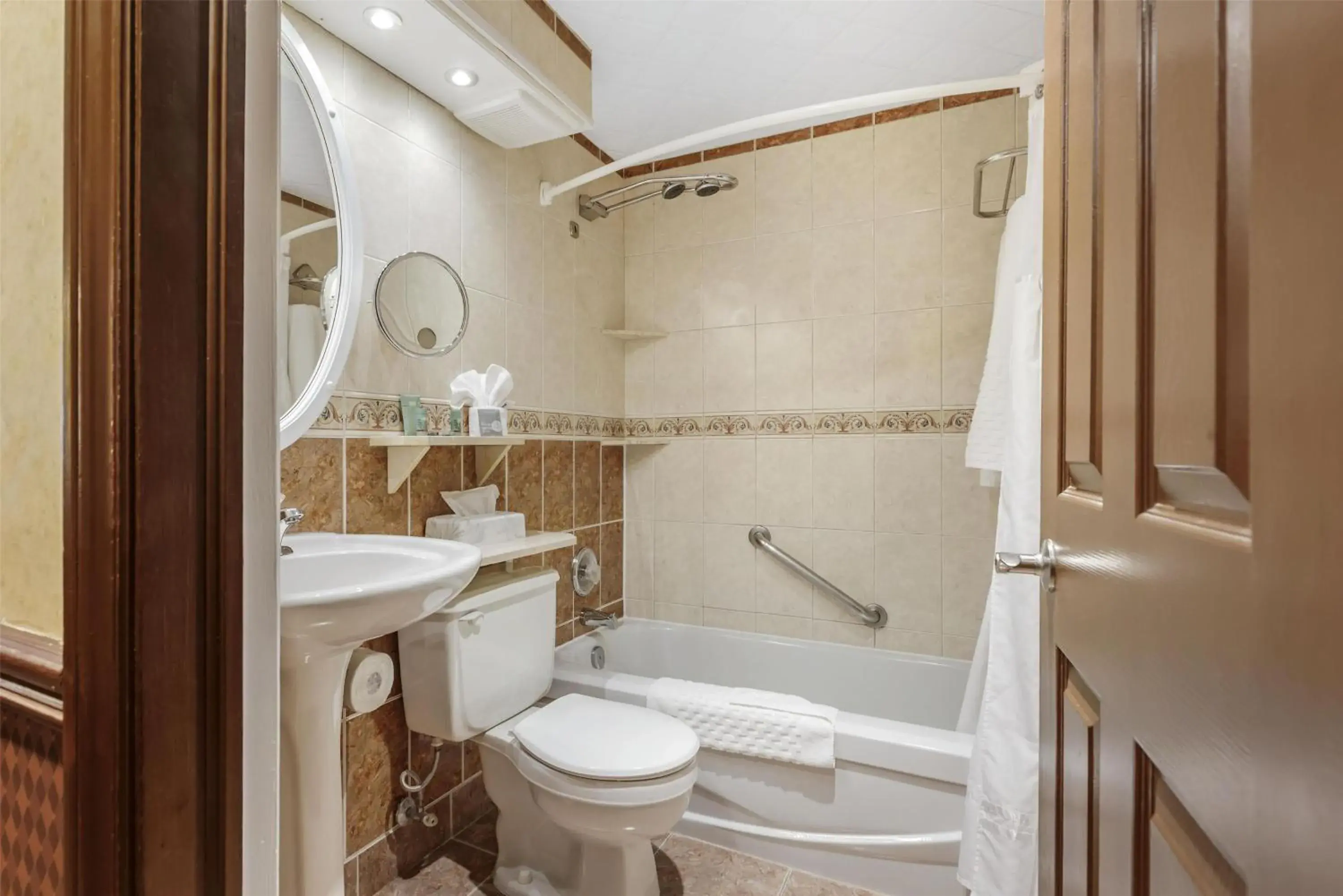 Bathroom in Best Western Fireside Inn Bathroom in Best Western Fireside Inn