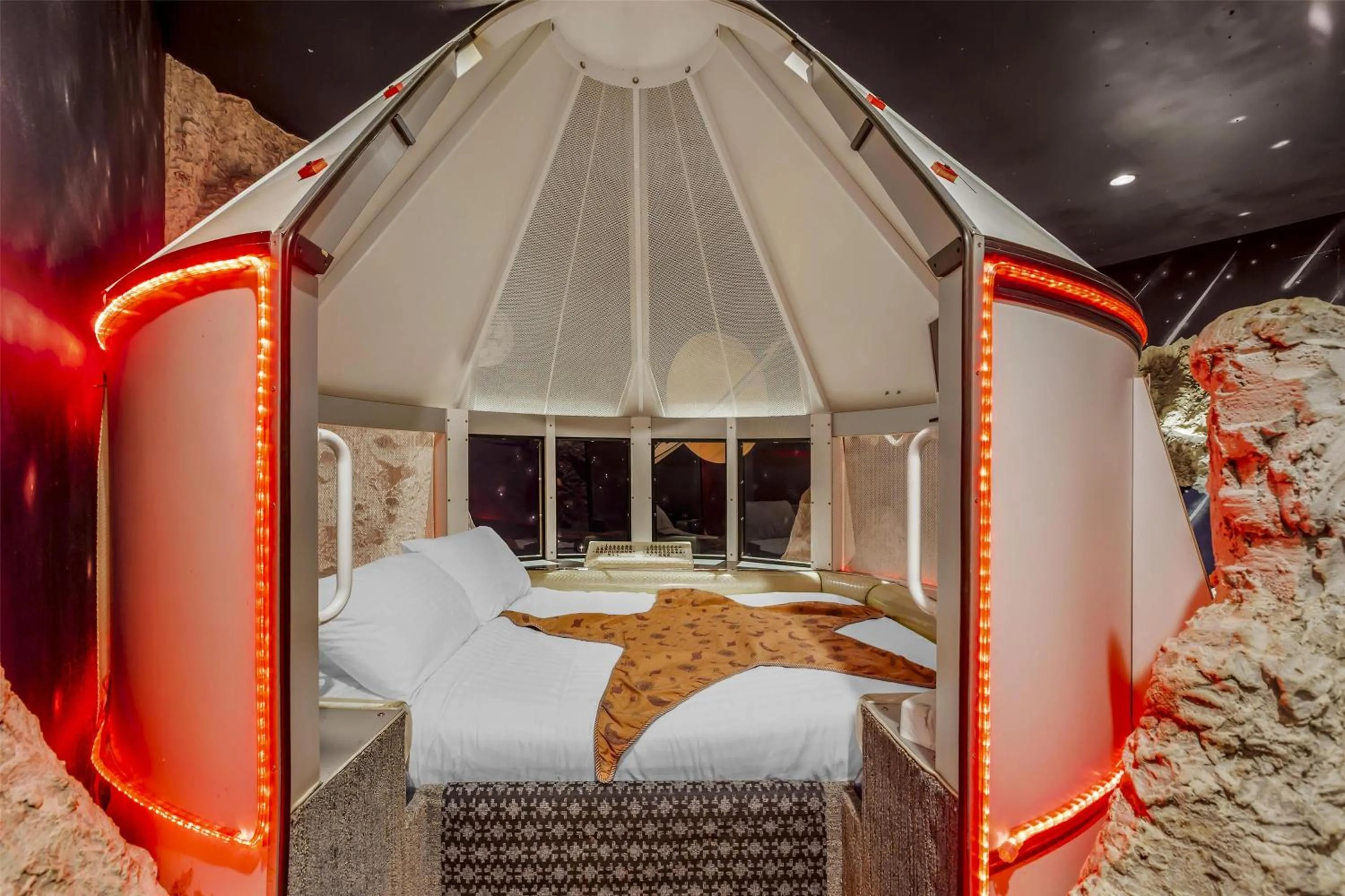 Bedroom, Bed in Best Western Fireside Inn