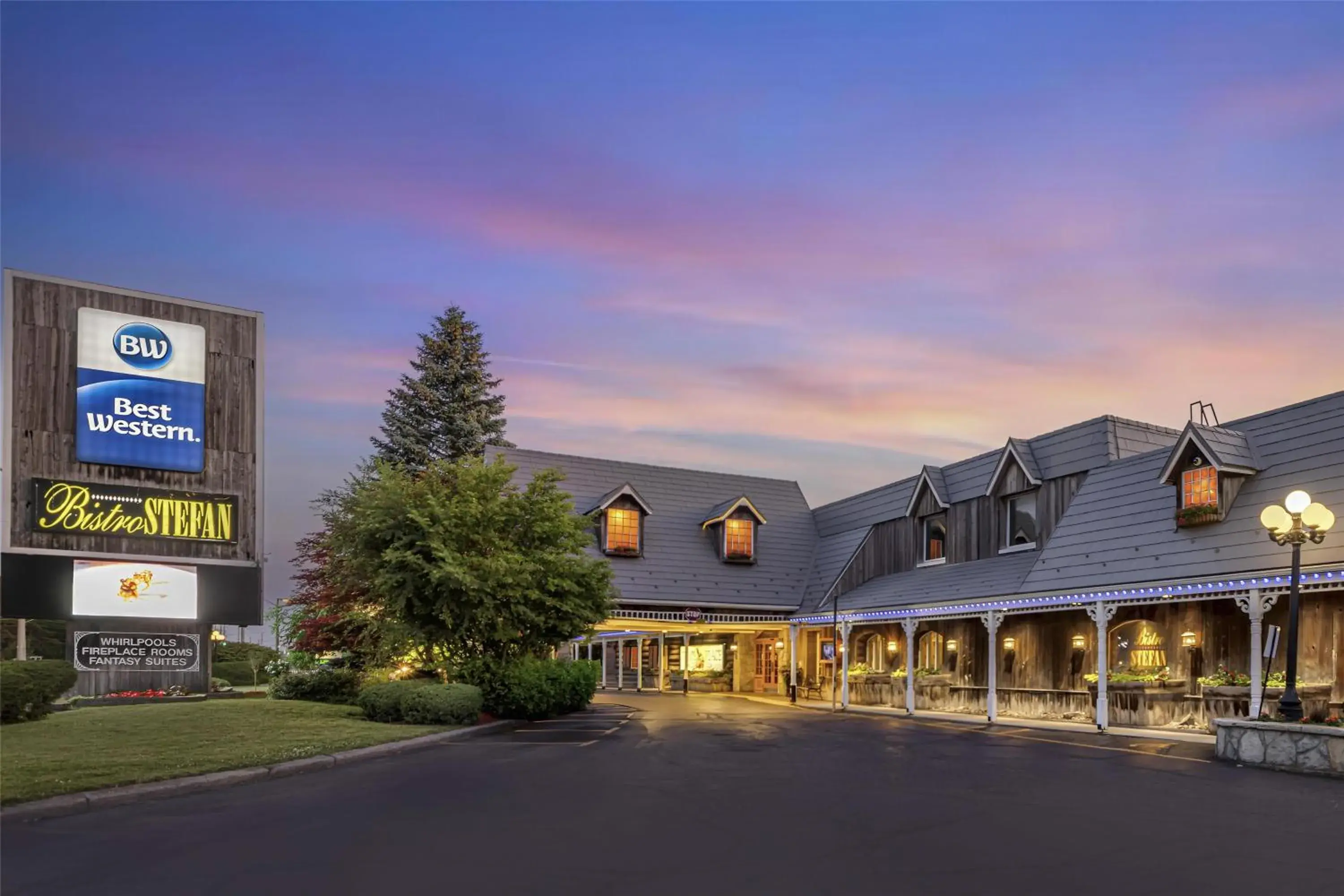 Property building in Best Western Fireside Inn Property building in Best Western Fireside Inn