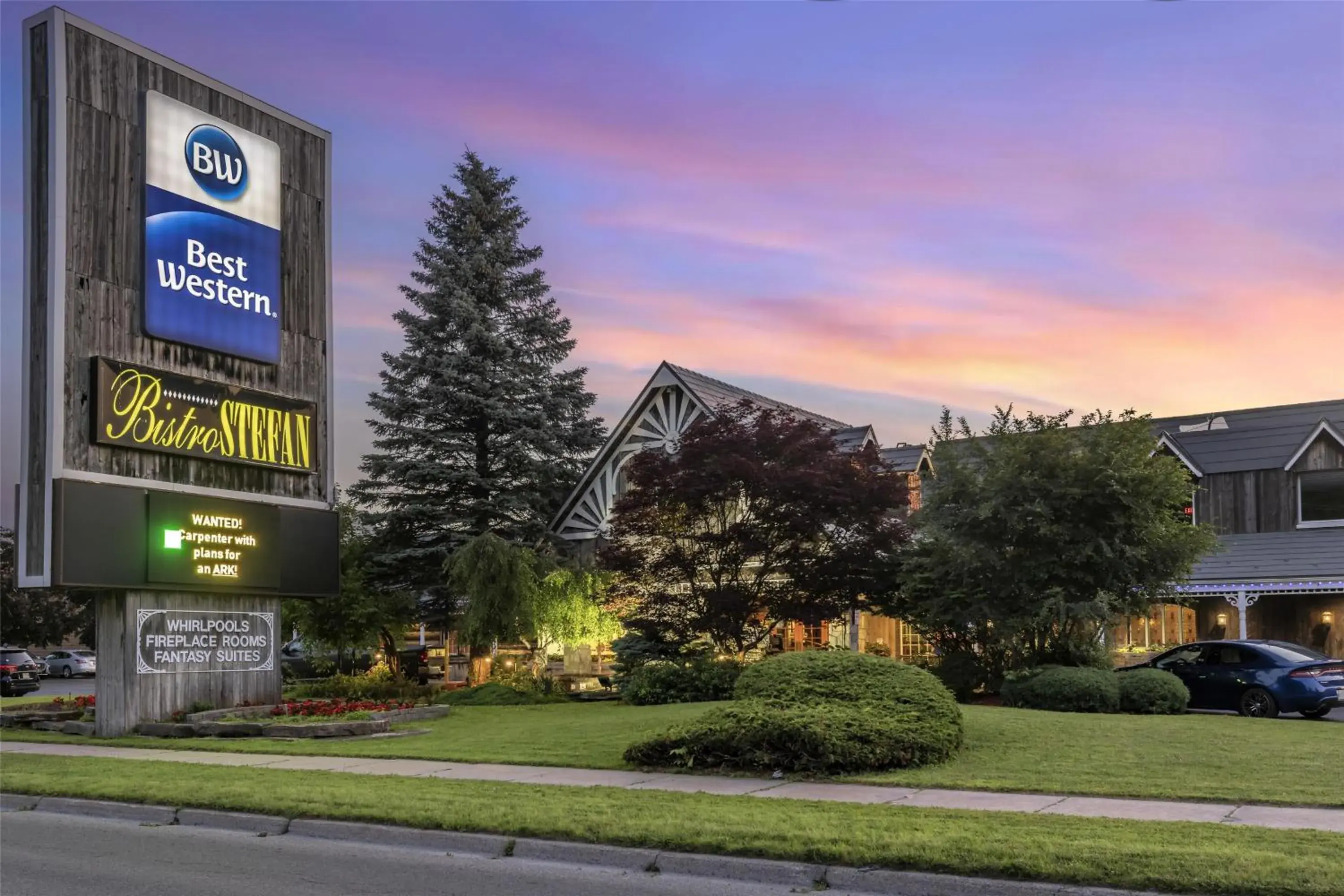 Property building in Best Western Fireside Inn Property building in Best Western Fireside Inn