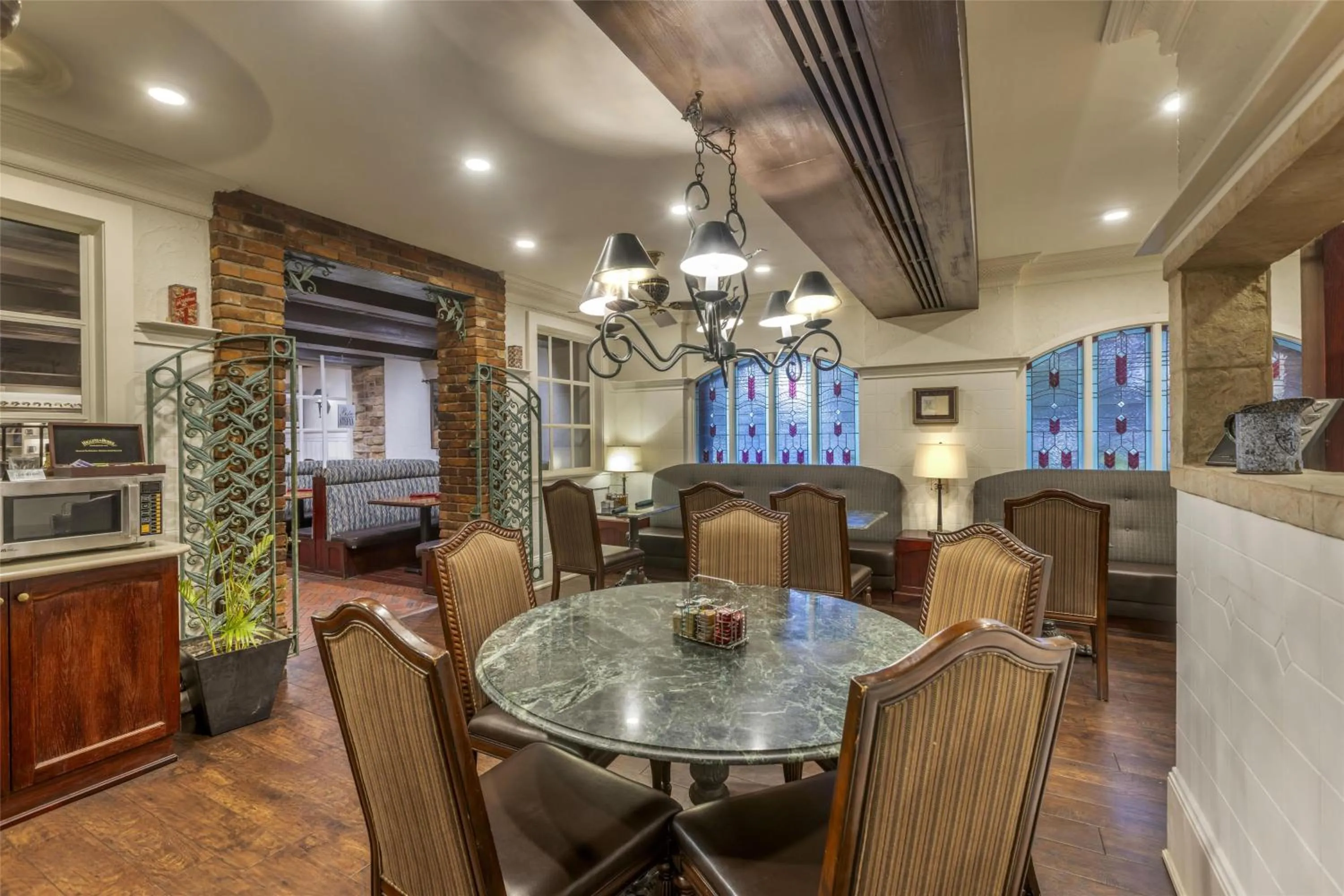 Breakfast in Best Western Fireside Inn