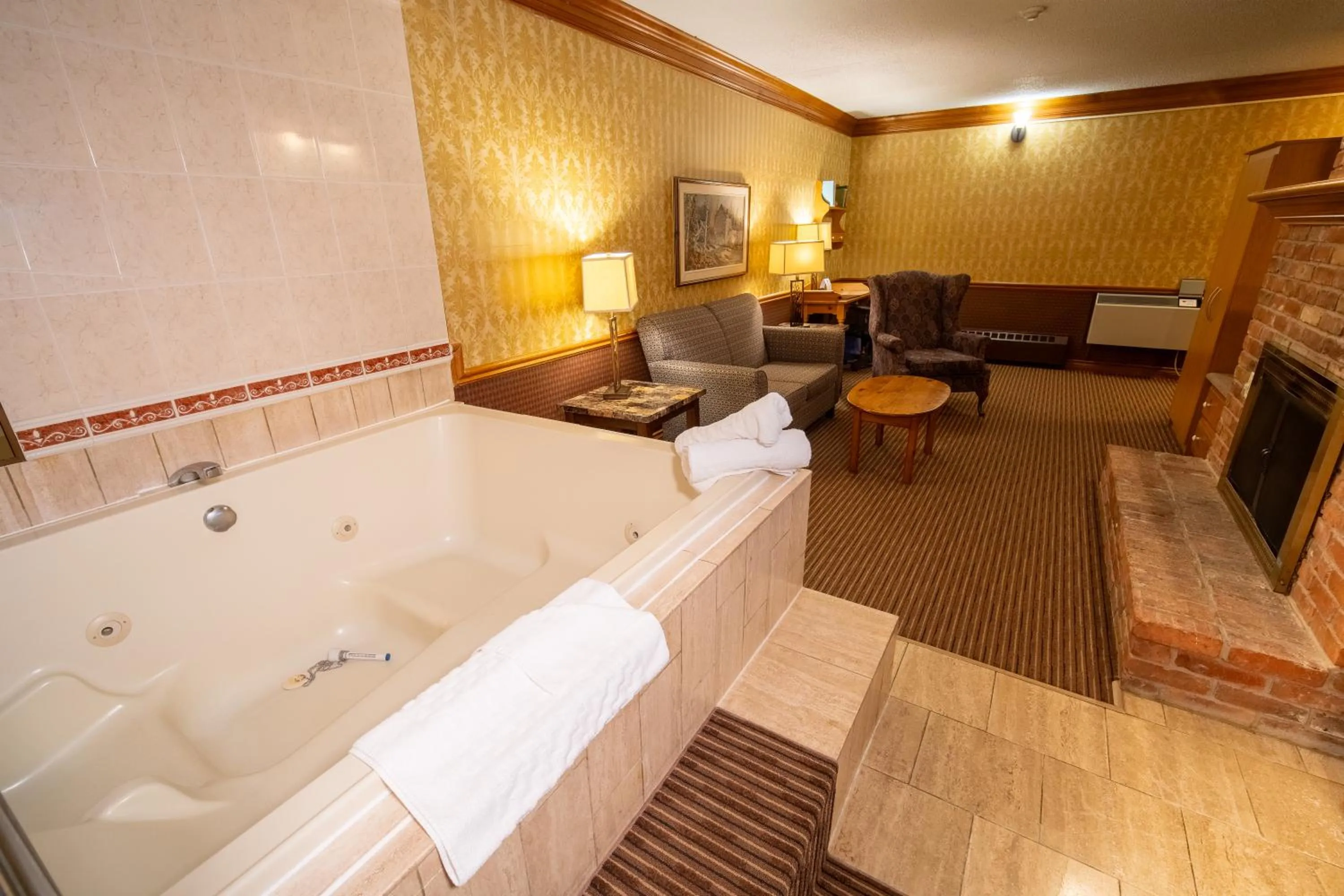 Hot Tub in Best Western Fireside Inn