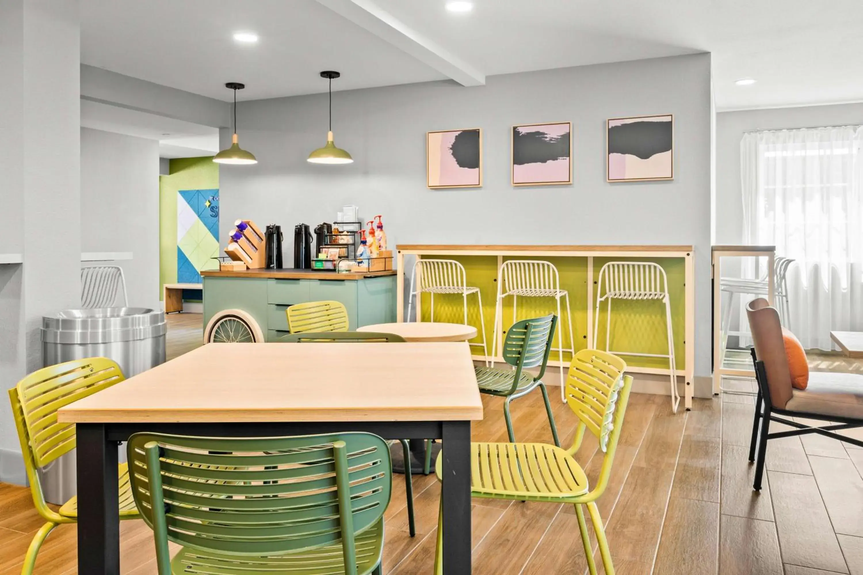 Breakfast in The Yosemite Inn Breakfast in The Yosemite Inn