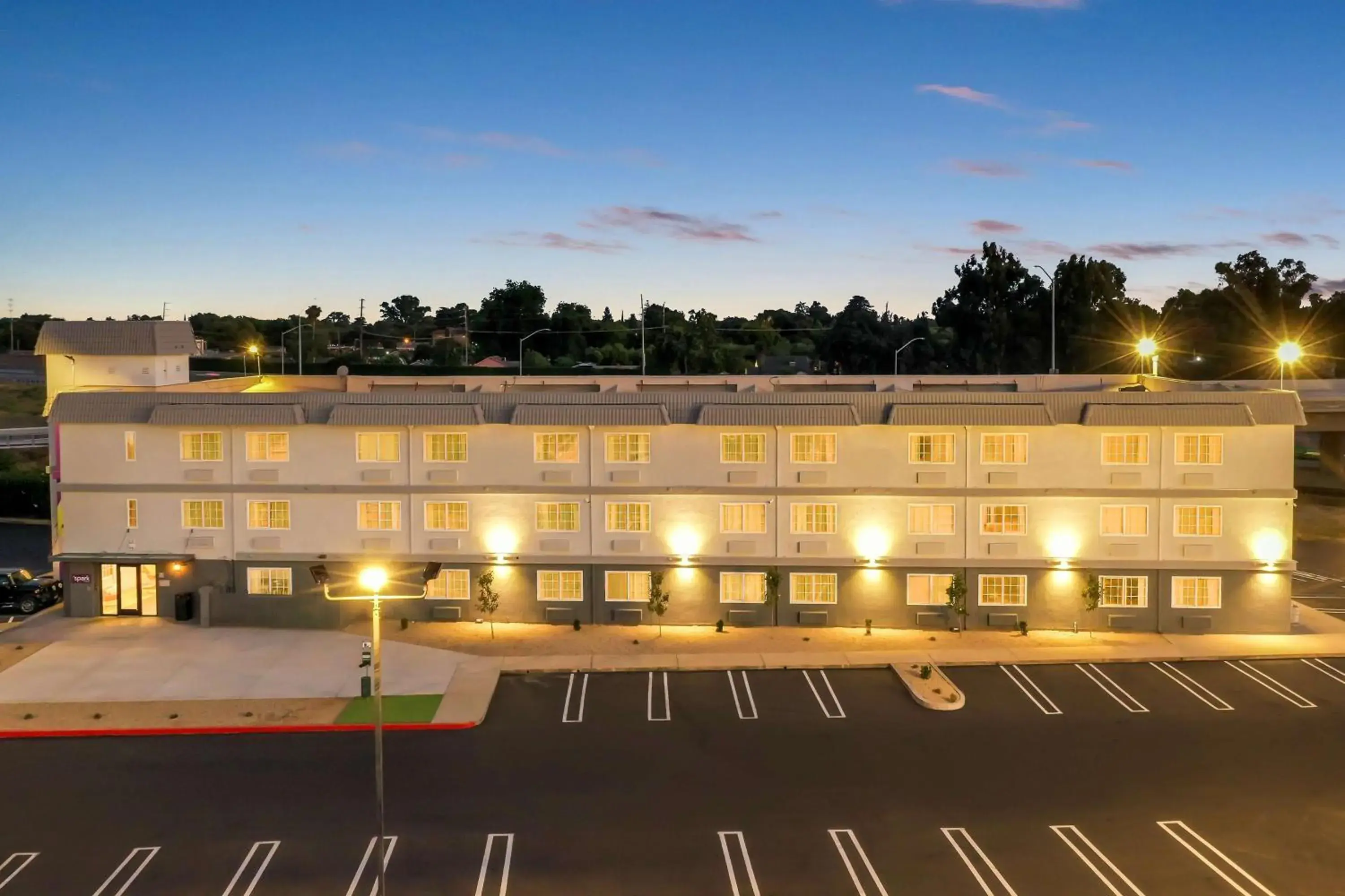 Property building in Spark by Hilton Modesto Property building in Spark by Hilton Modesto