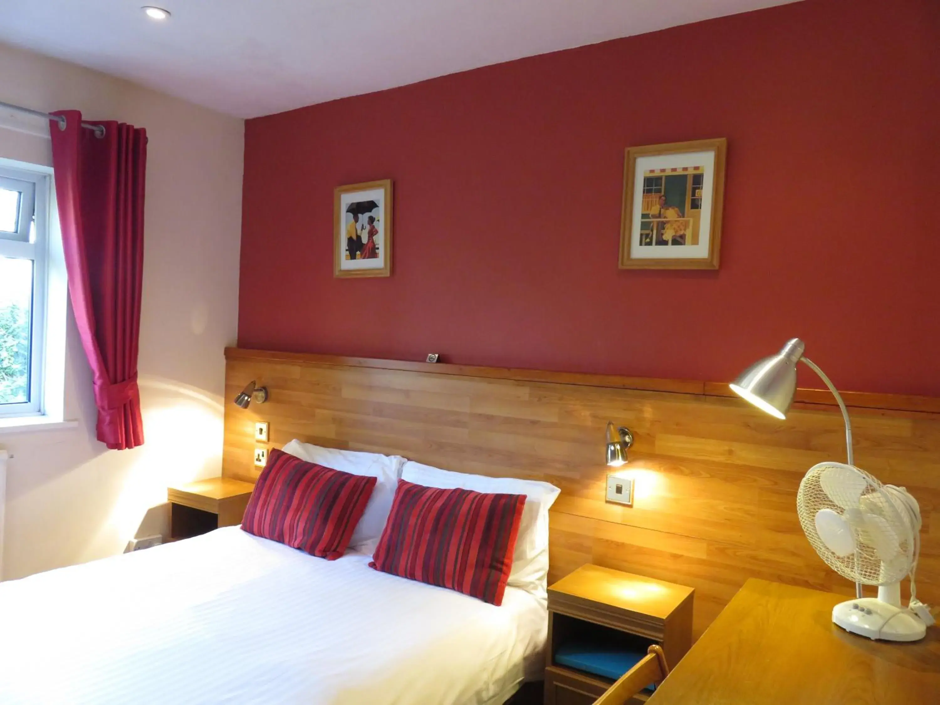 Double Room - single occupancy in Cherry Lodge Double Room - single occupancy in Cherry Lodge