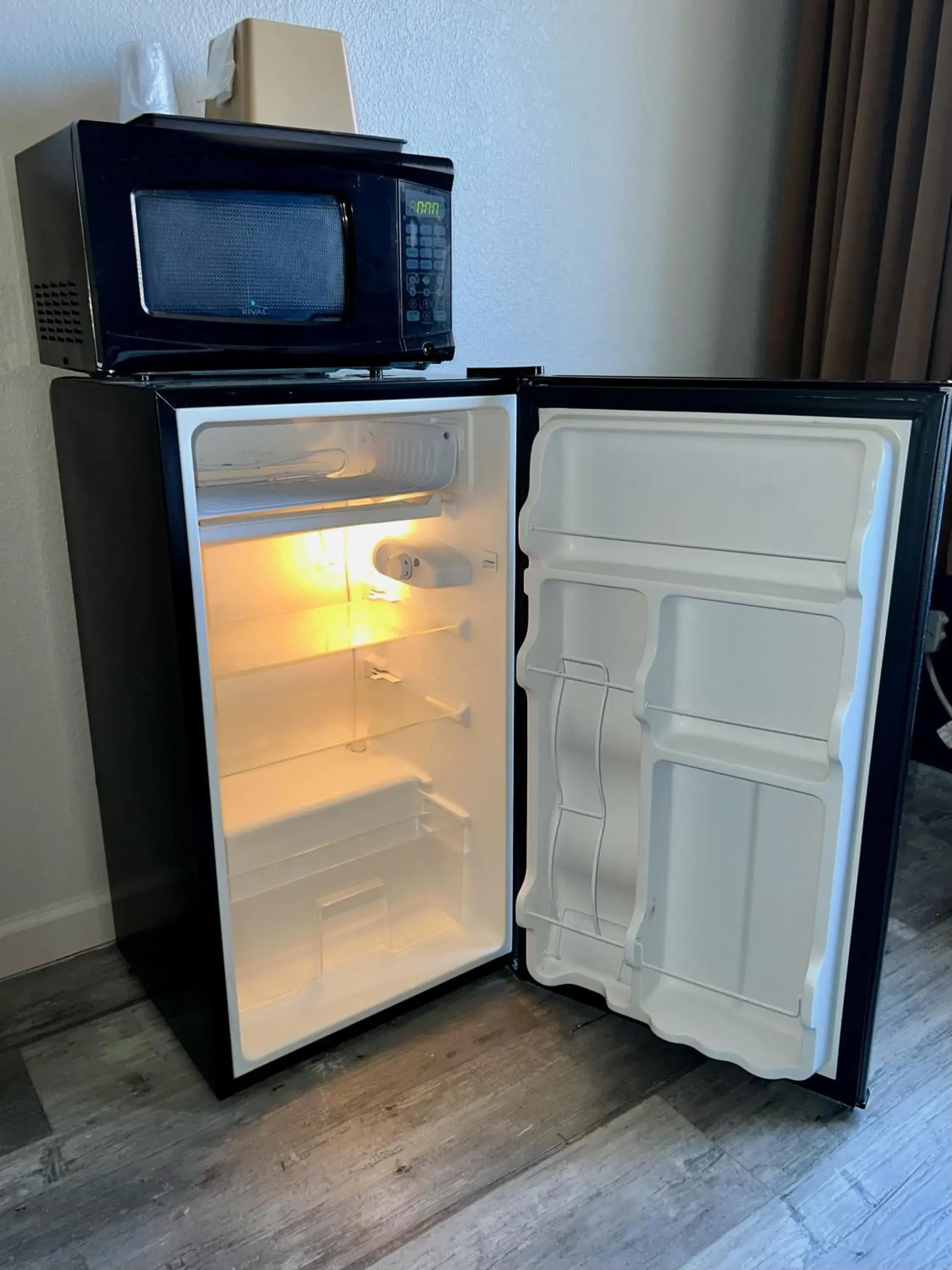 Double Room with Two Double Beds - Non-Smoking in Budget Inn Phoenix Double Room with Two Double Beds - Non-Smoking in Budget Inn Phoenix