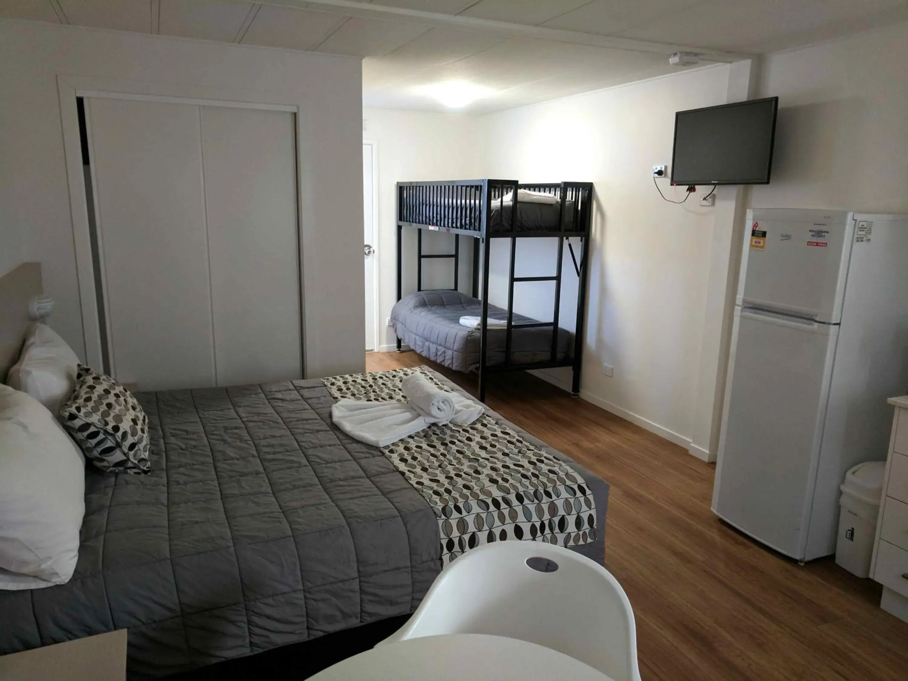 Open Plan Motel Style Air Conditioned Cabin in Wollongong Surf Leisure Resort Open Plan Motel Style Air Conditioned Cabin in Wollongong Surf Leisure Resort