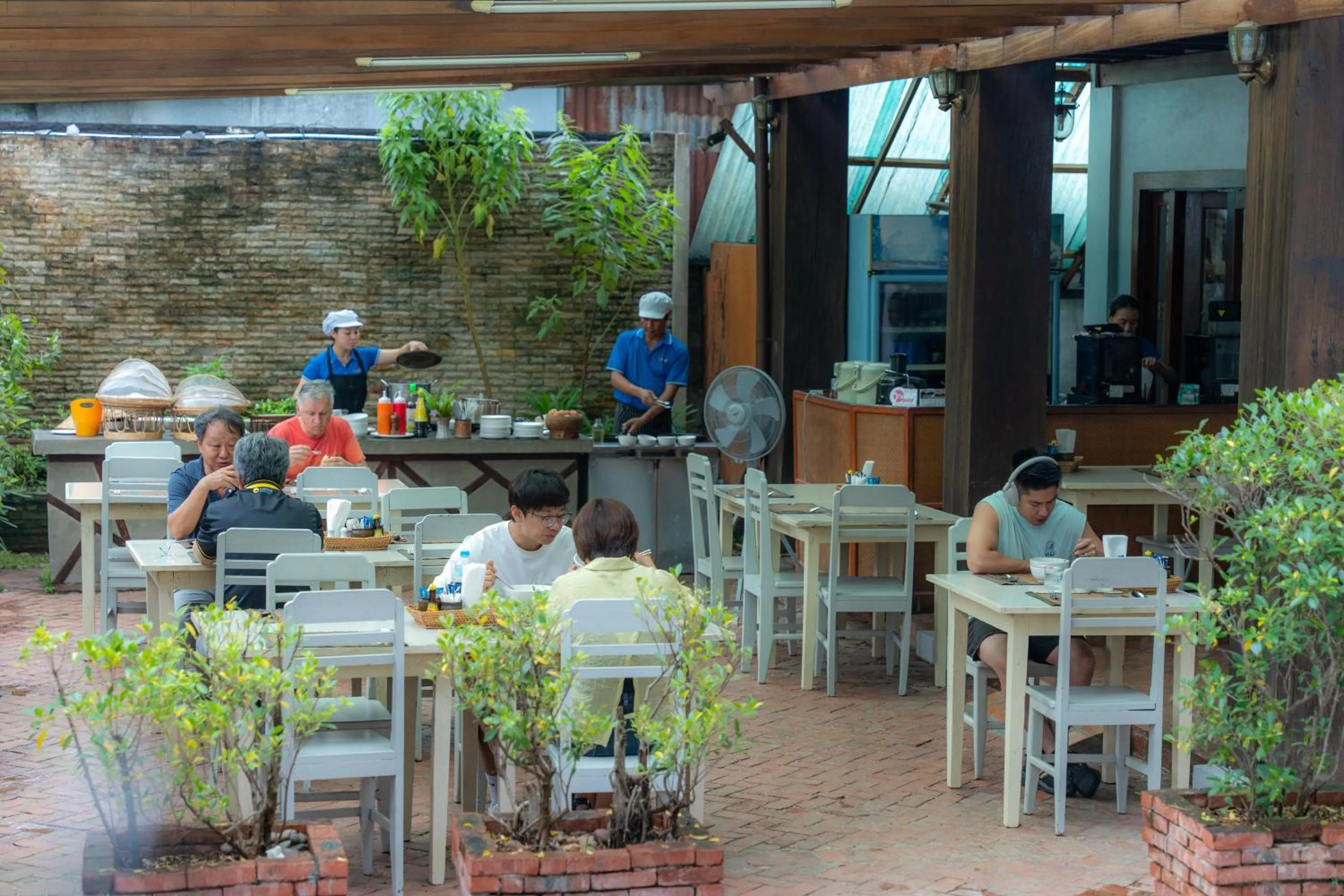 Restaurant/places to eat in Muangthong Boutique Hotel