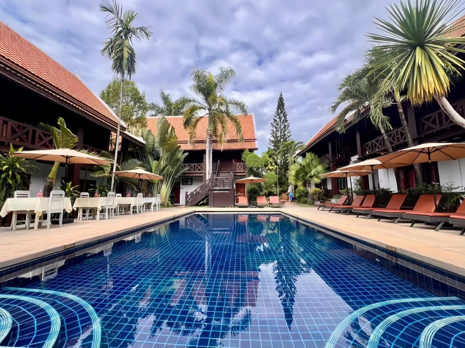 Swimming pool in Muangthong Boutique Hotel