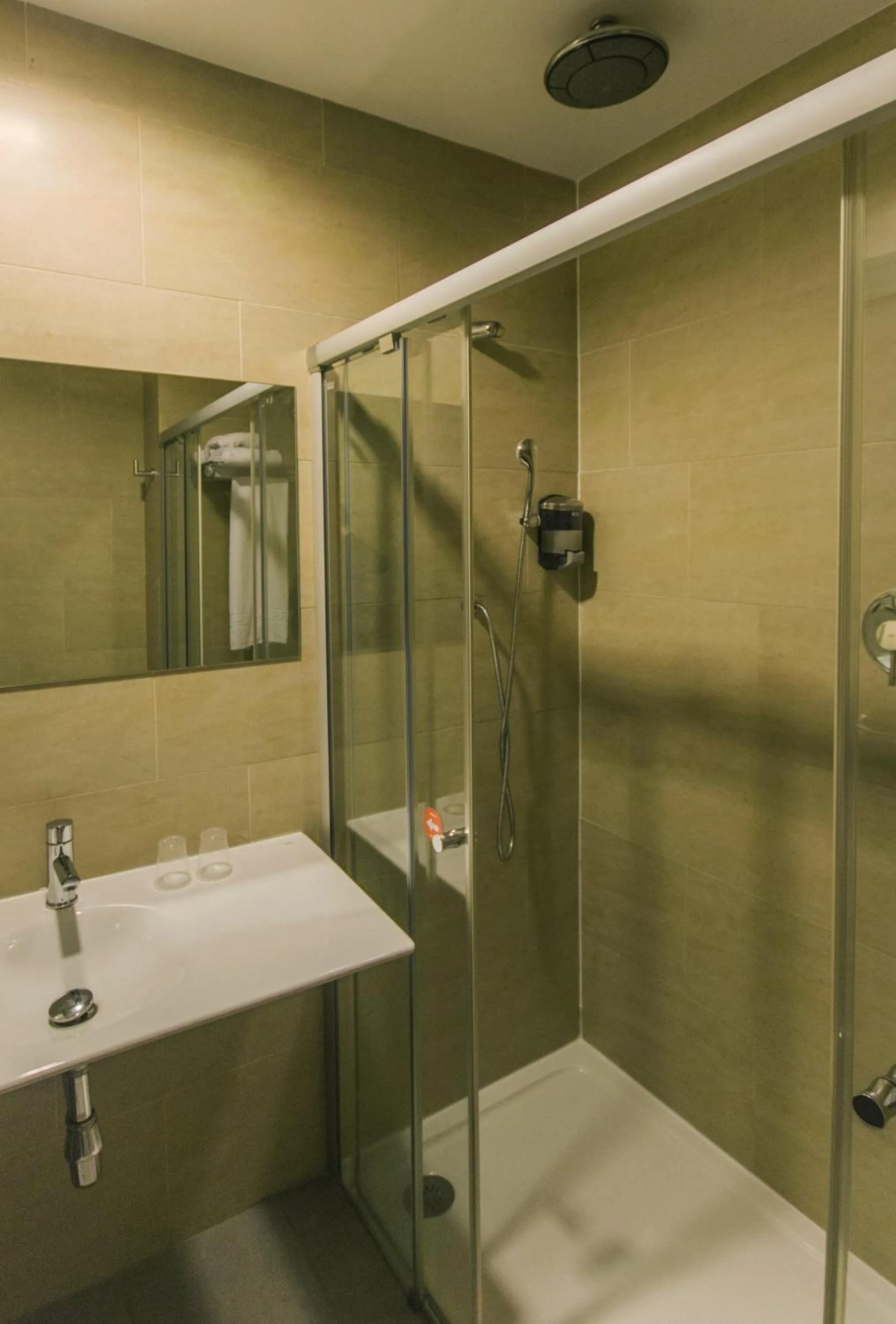 Bathroom in Hotel H2 Avila