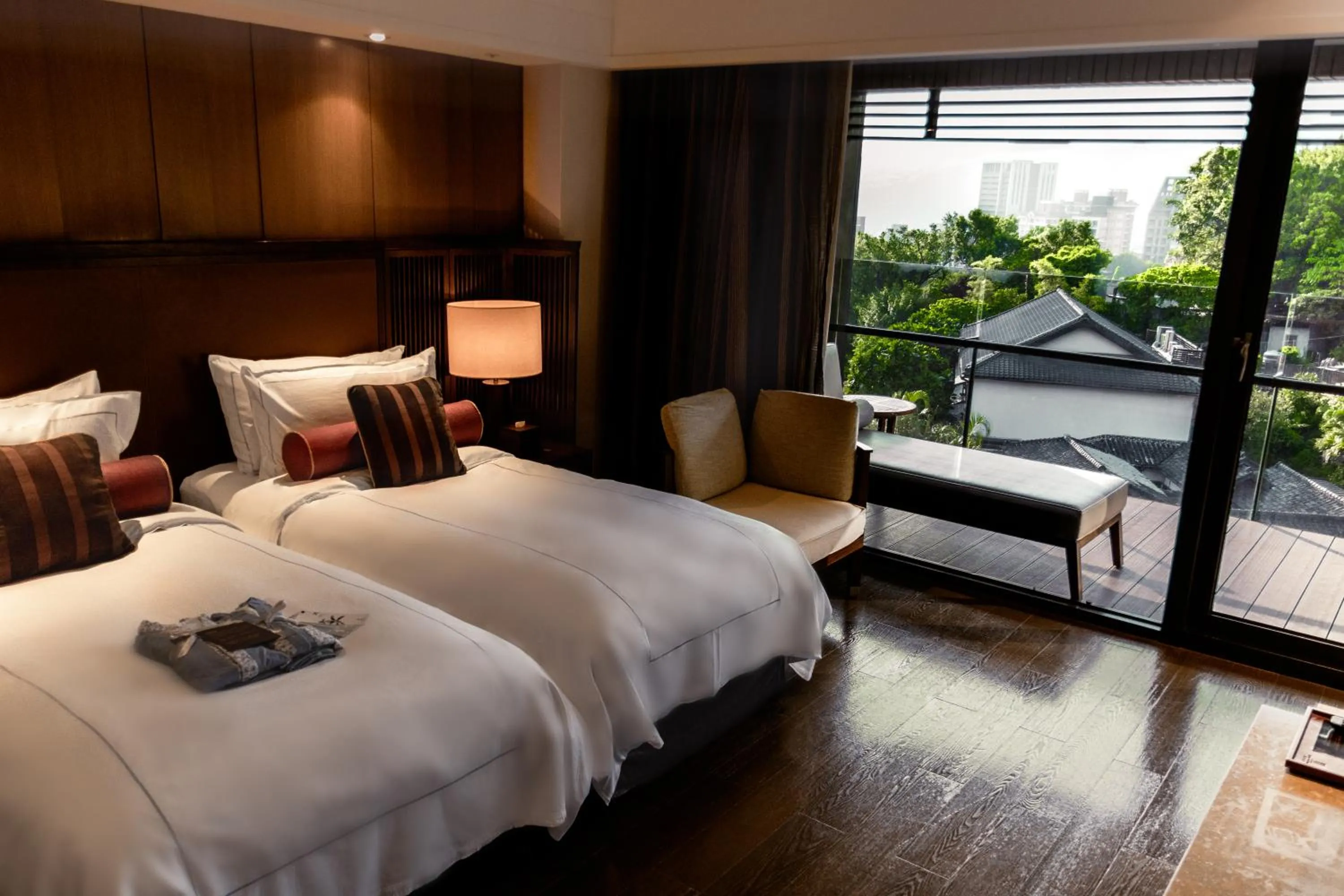 Bed in Grand View Resort Beitou