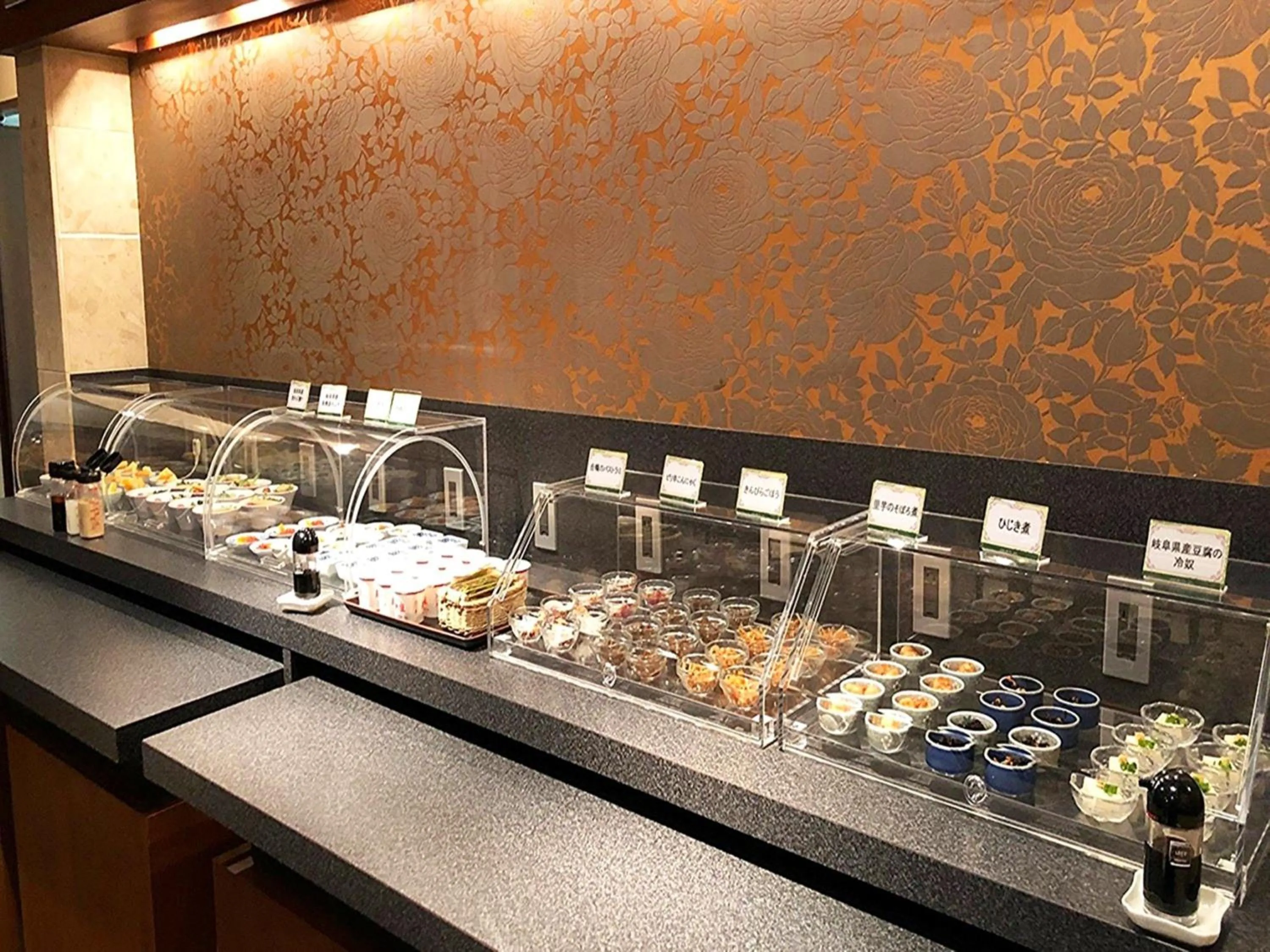 Buffet breakfast in Hotel Resol Gifu