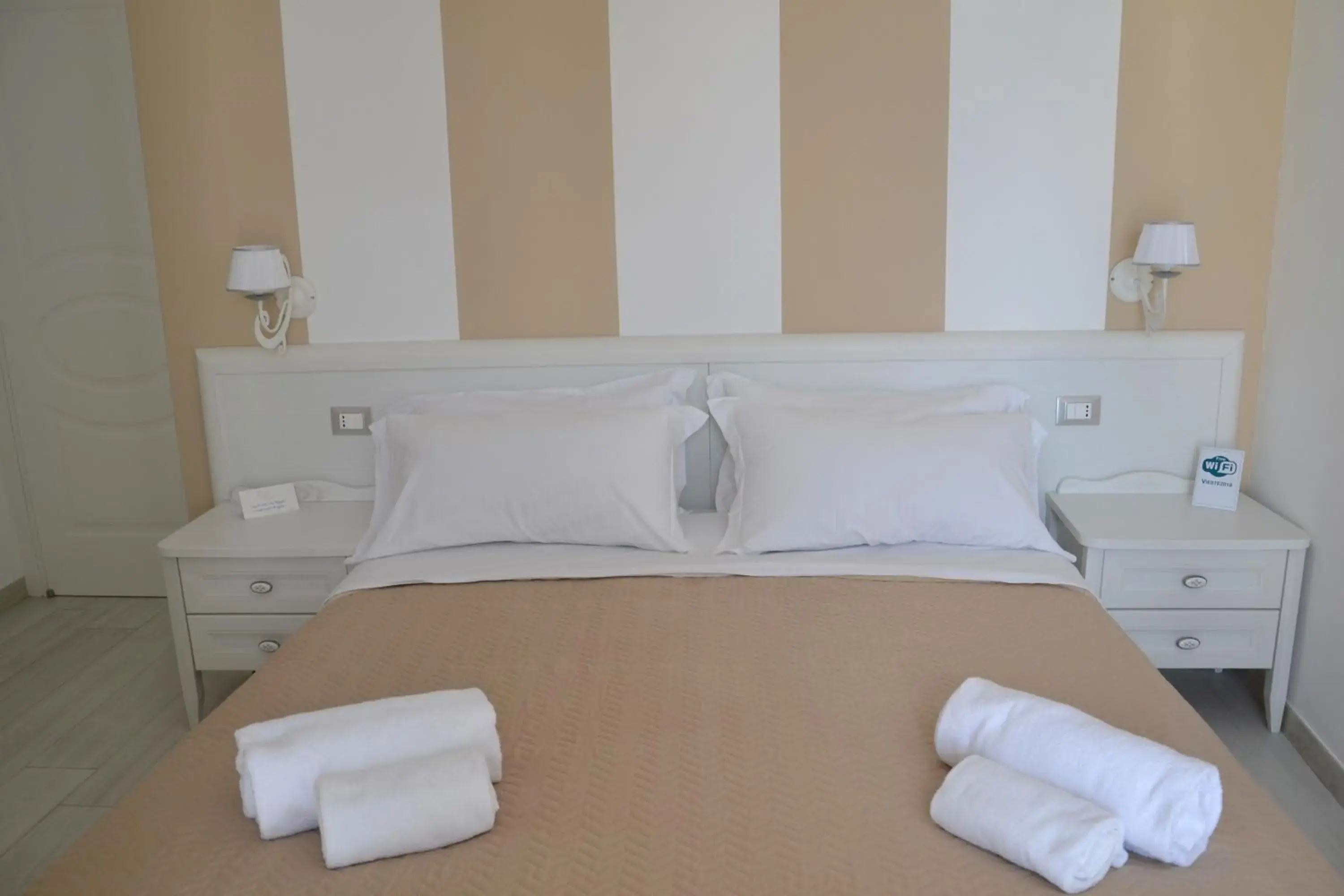 Deluxe Double Room with Balcony and Sea View in Cuore di Vieste Deluxe Double Room with Balcony and Sea View in Cuore di Vieste