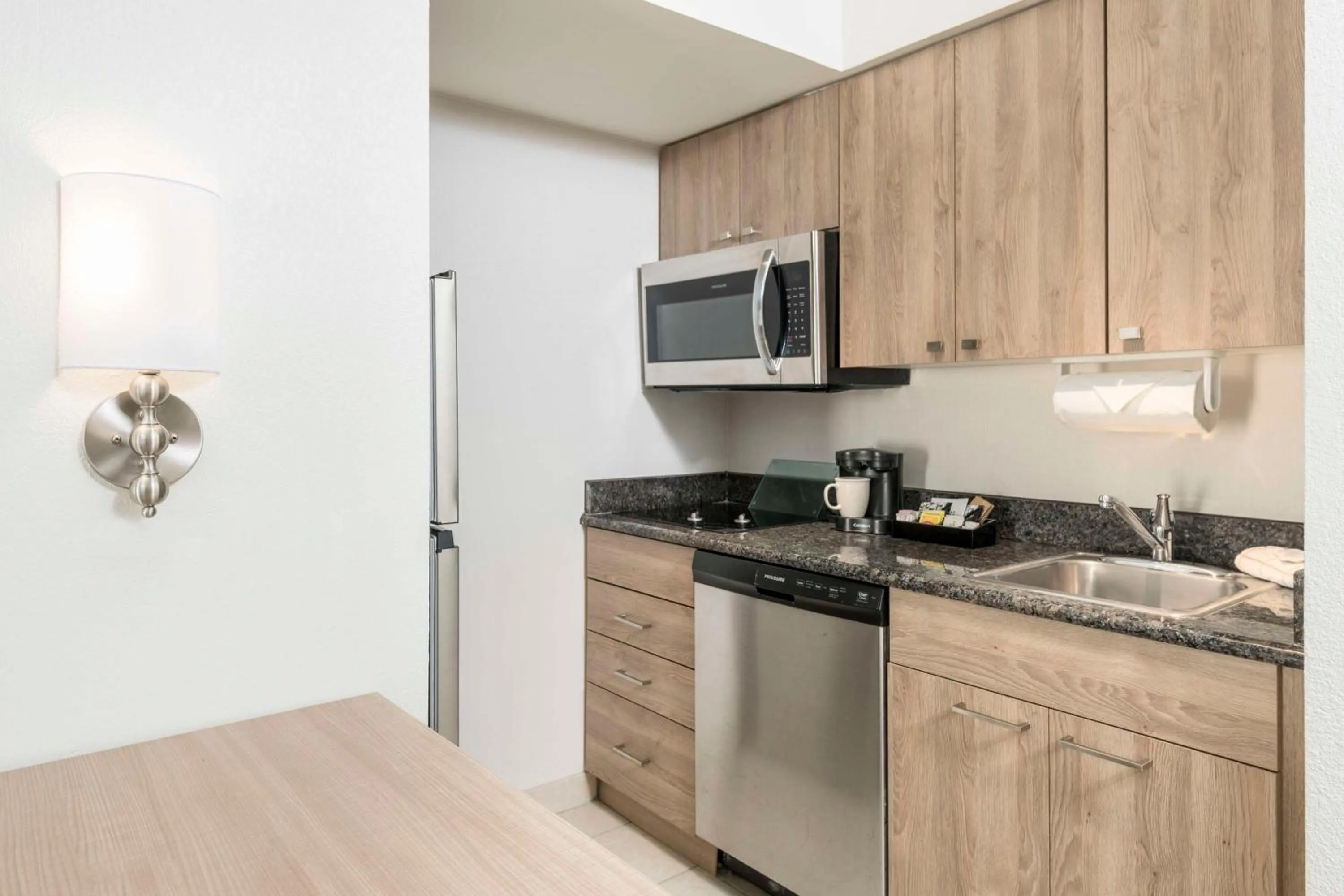 Kitchen or kitchenette in Homewood Suites Miami Airport/Blue Lagoon
