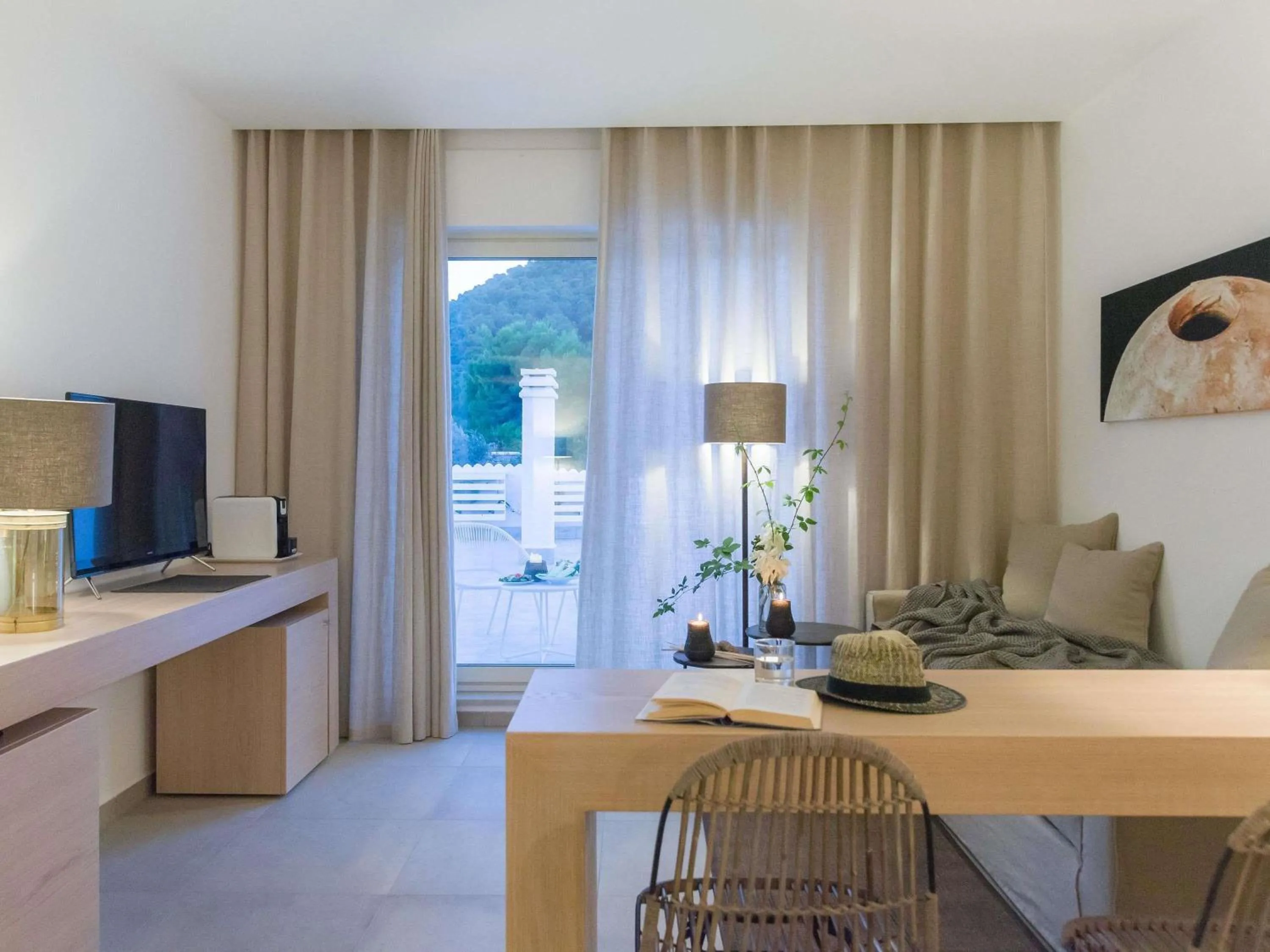 Bedroom in Baia Delle Zagare - Handwritten Collection