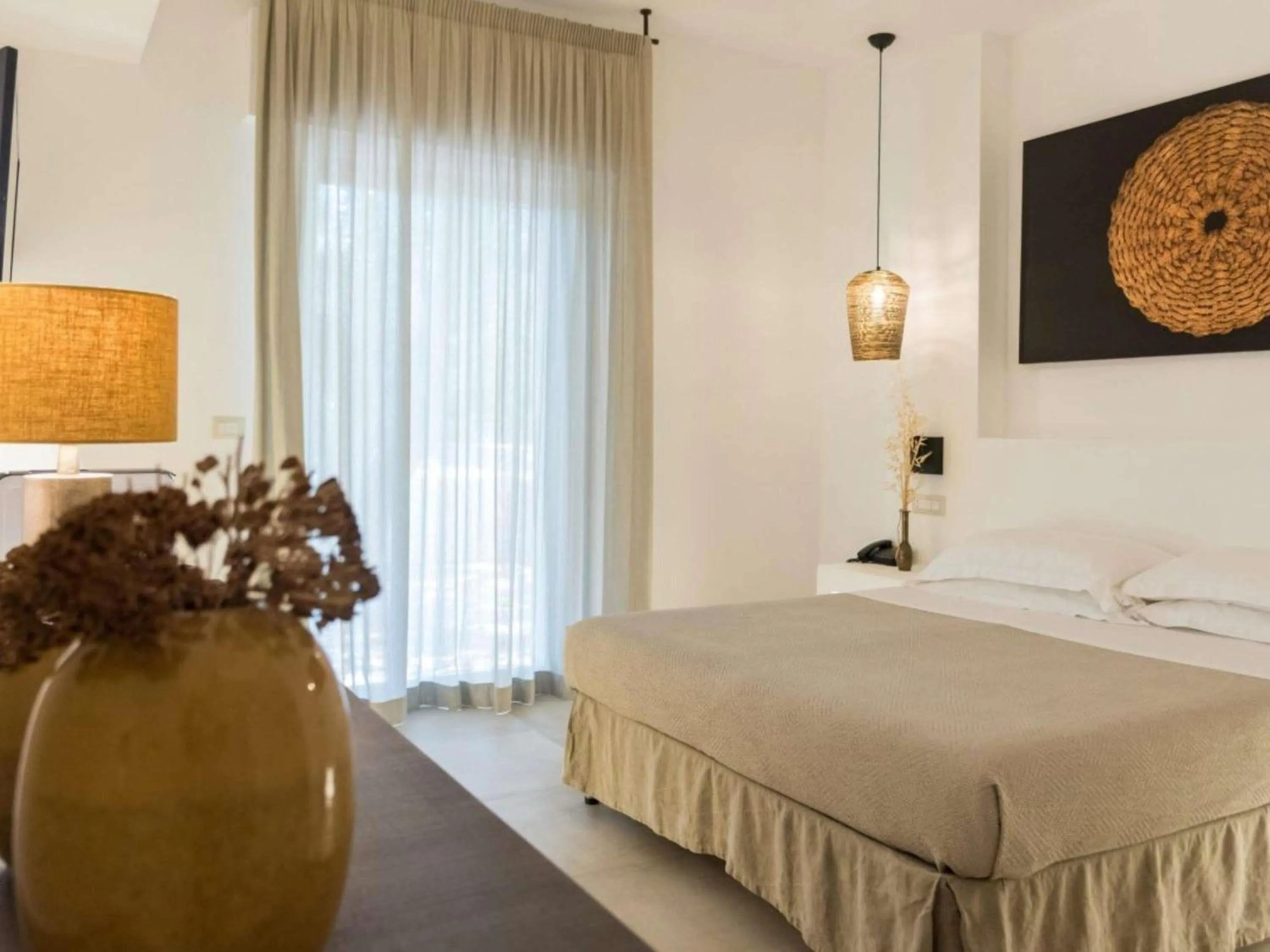 Bedroom, Bed in Baia Delle Zagare - Handwritten Collection