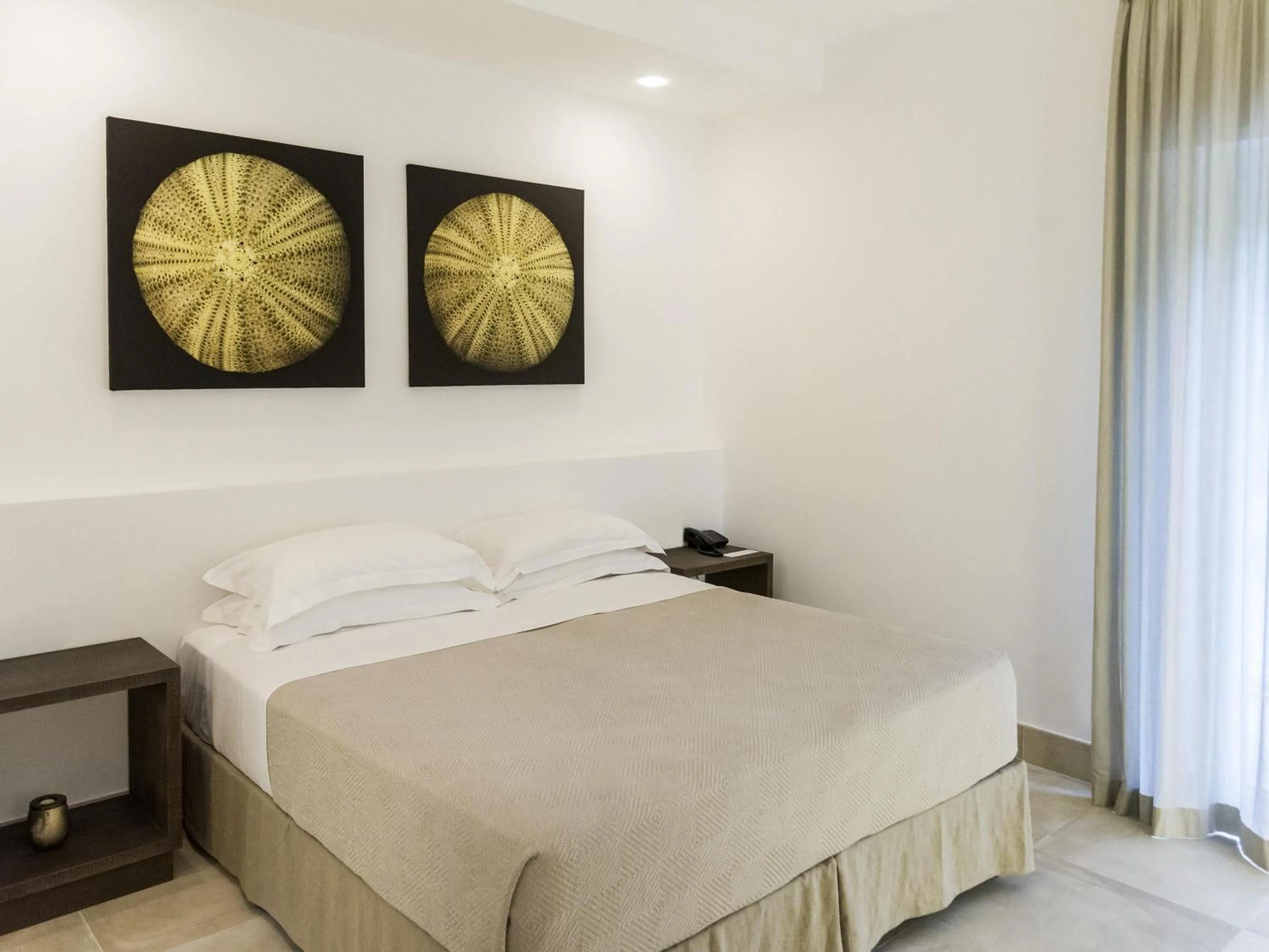 Bedroom in Baia Delle Zagare - Handwritten Collection