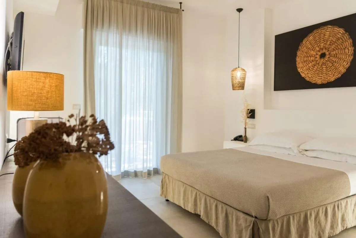 Bed in Baia Delle Zagare - Handwritten Collection