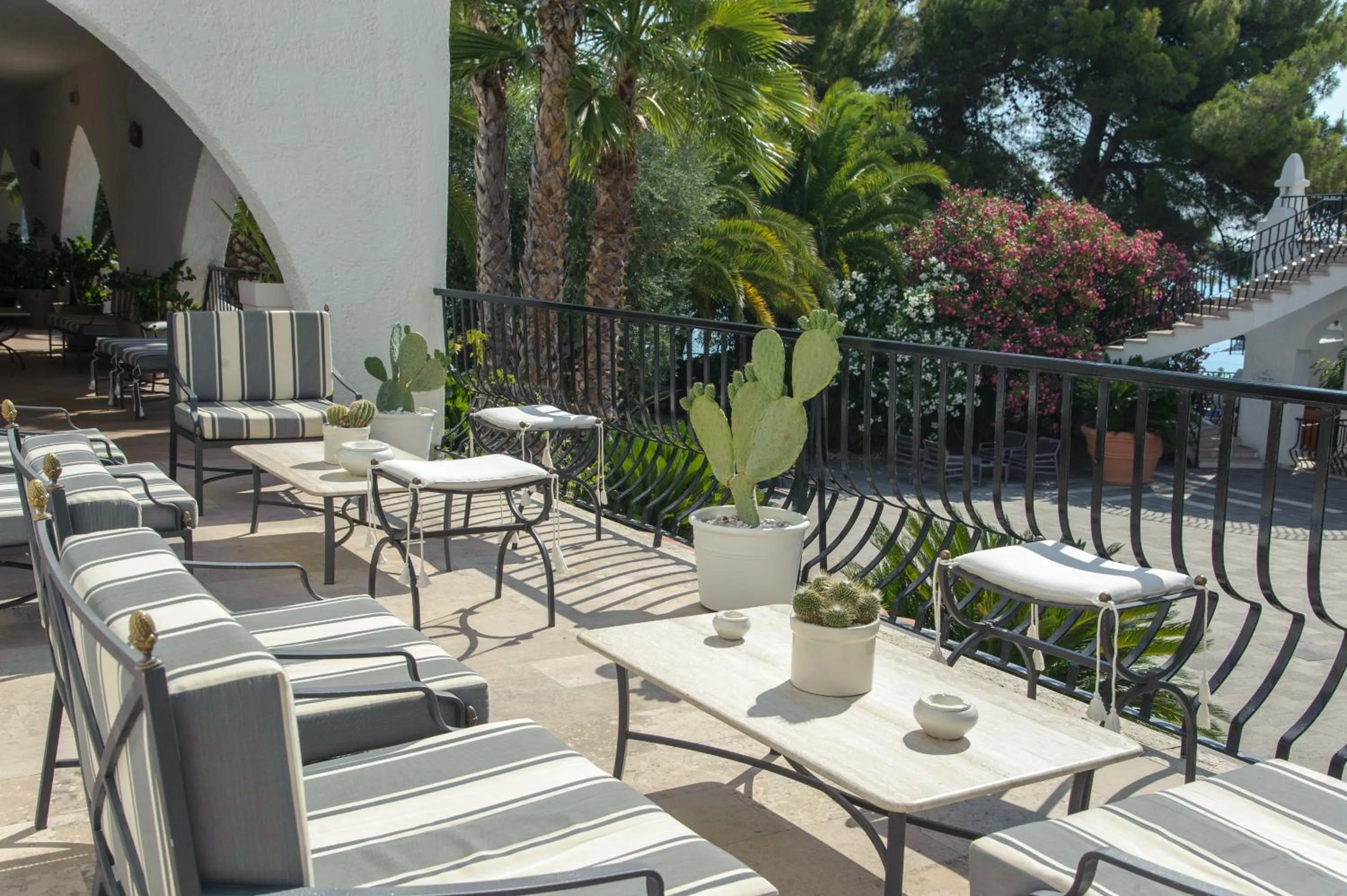 Patio in Baia Delle Zagare - Handwritten Collection