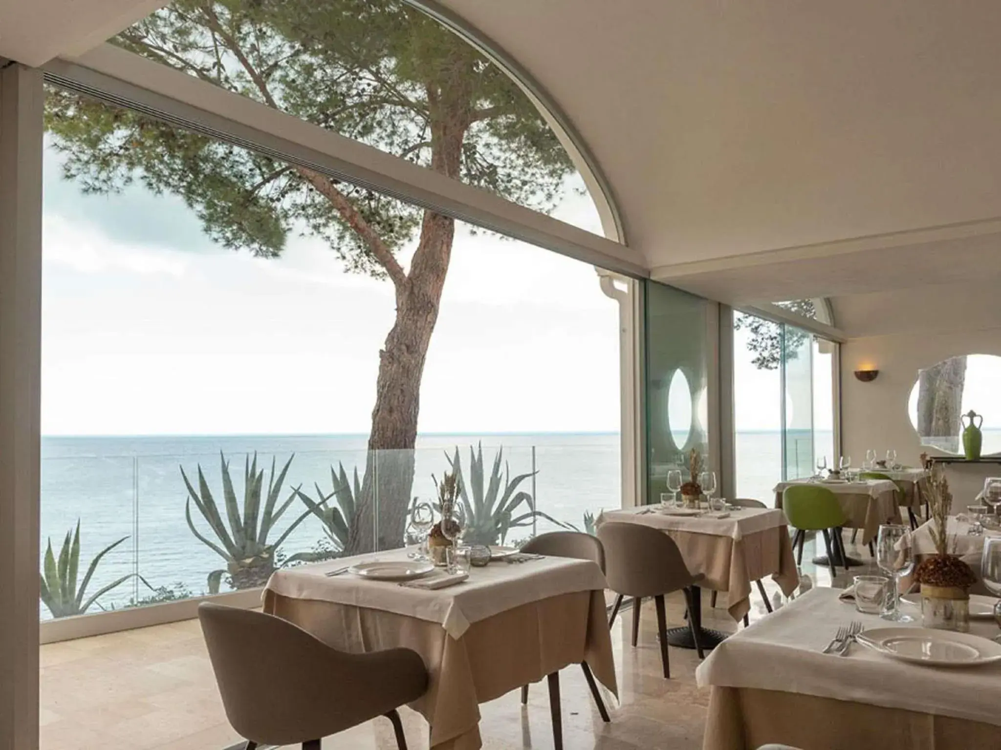 Restaurant/places to eat in Baia Delle Zagare - Handwritten Collection Restaurant/places to eat in Baia Delle Zagare - Handwritten Collection