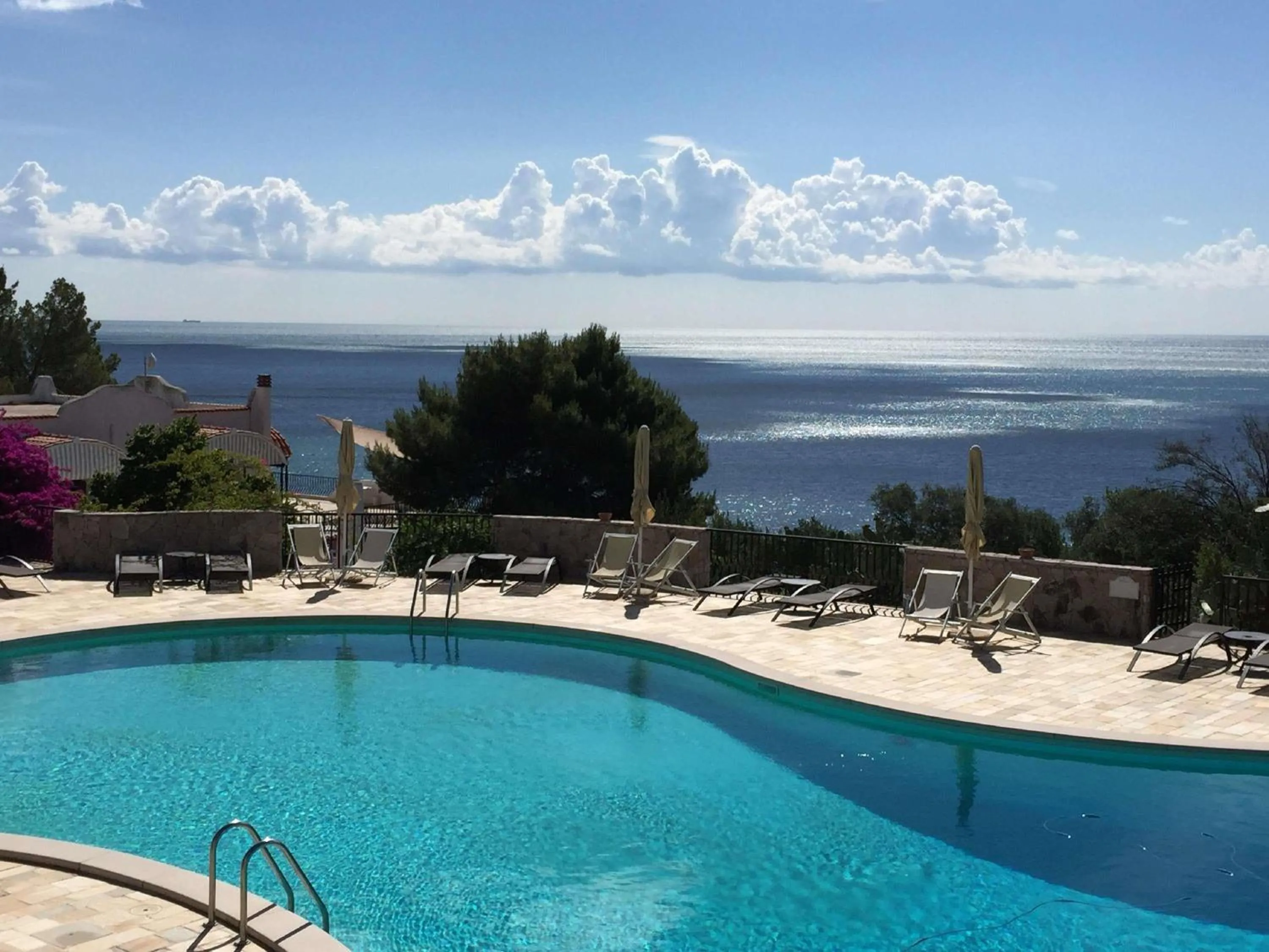 Pool view in Baia Delle Zagare - Handwritten Collection