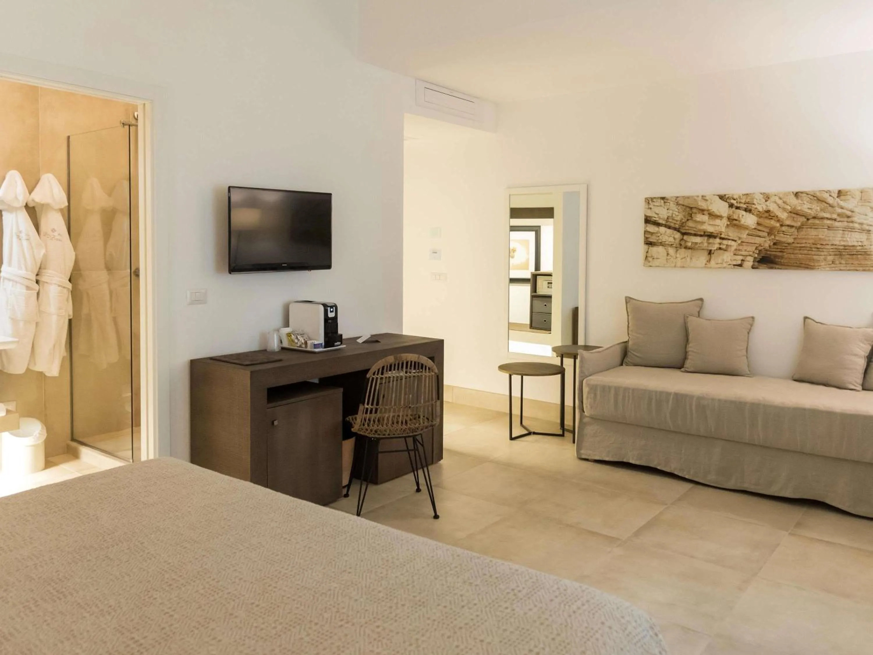 Bedroom in Baia Delle Zagare - Handwritten Collection