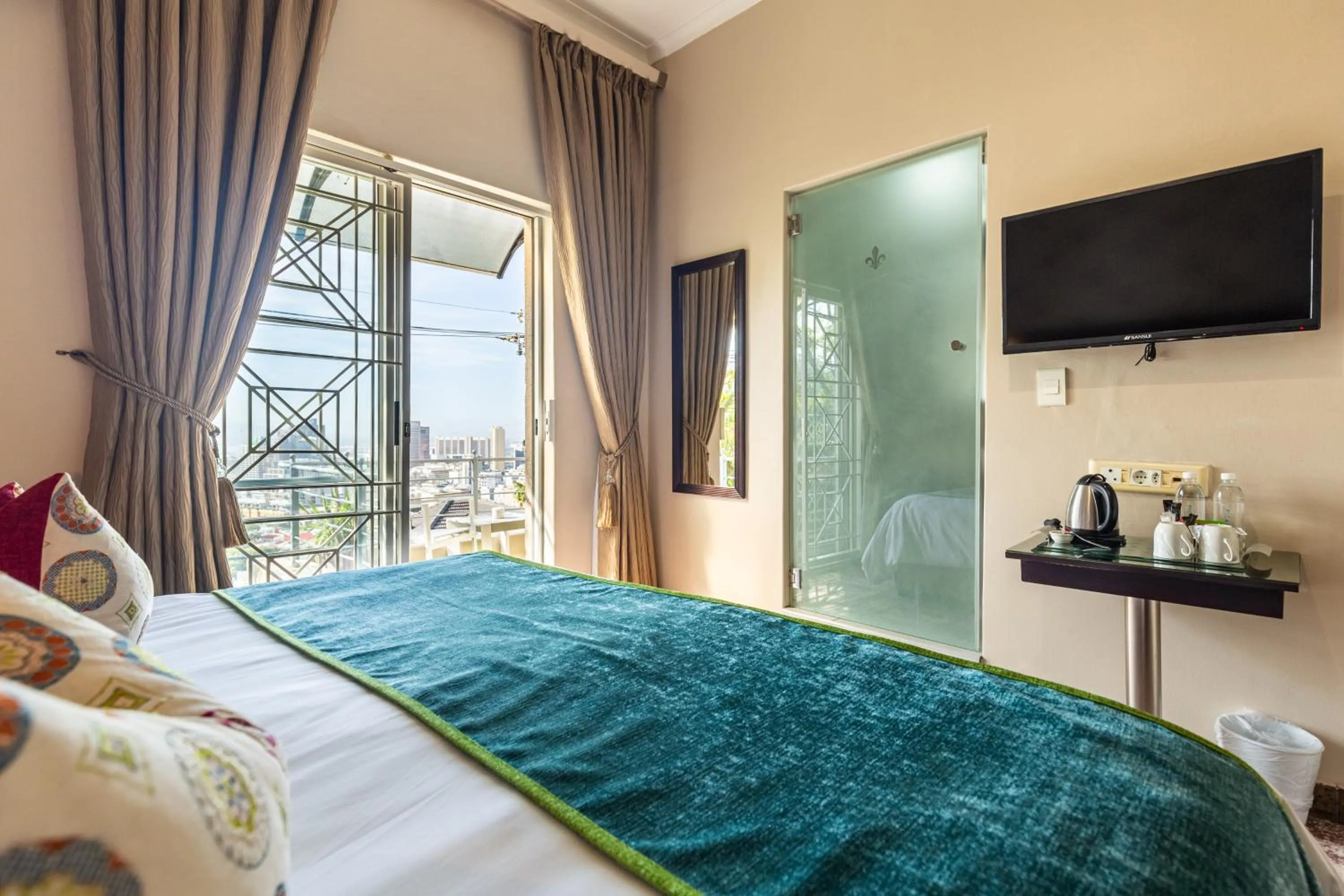 Bedroom, Bed in Signal Hill Lodge