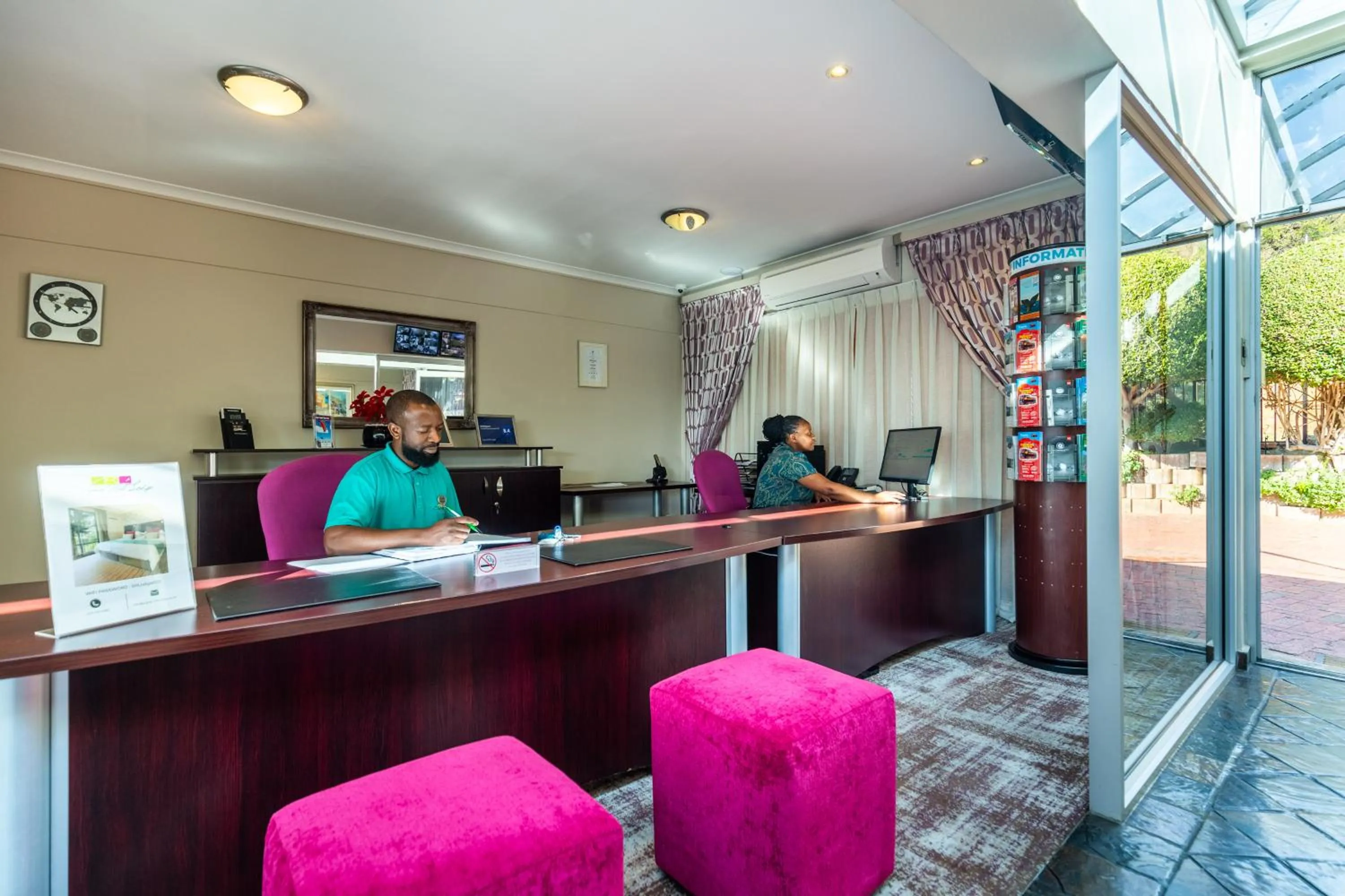 Lobby or reception in Signal Hill Lodge