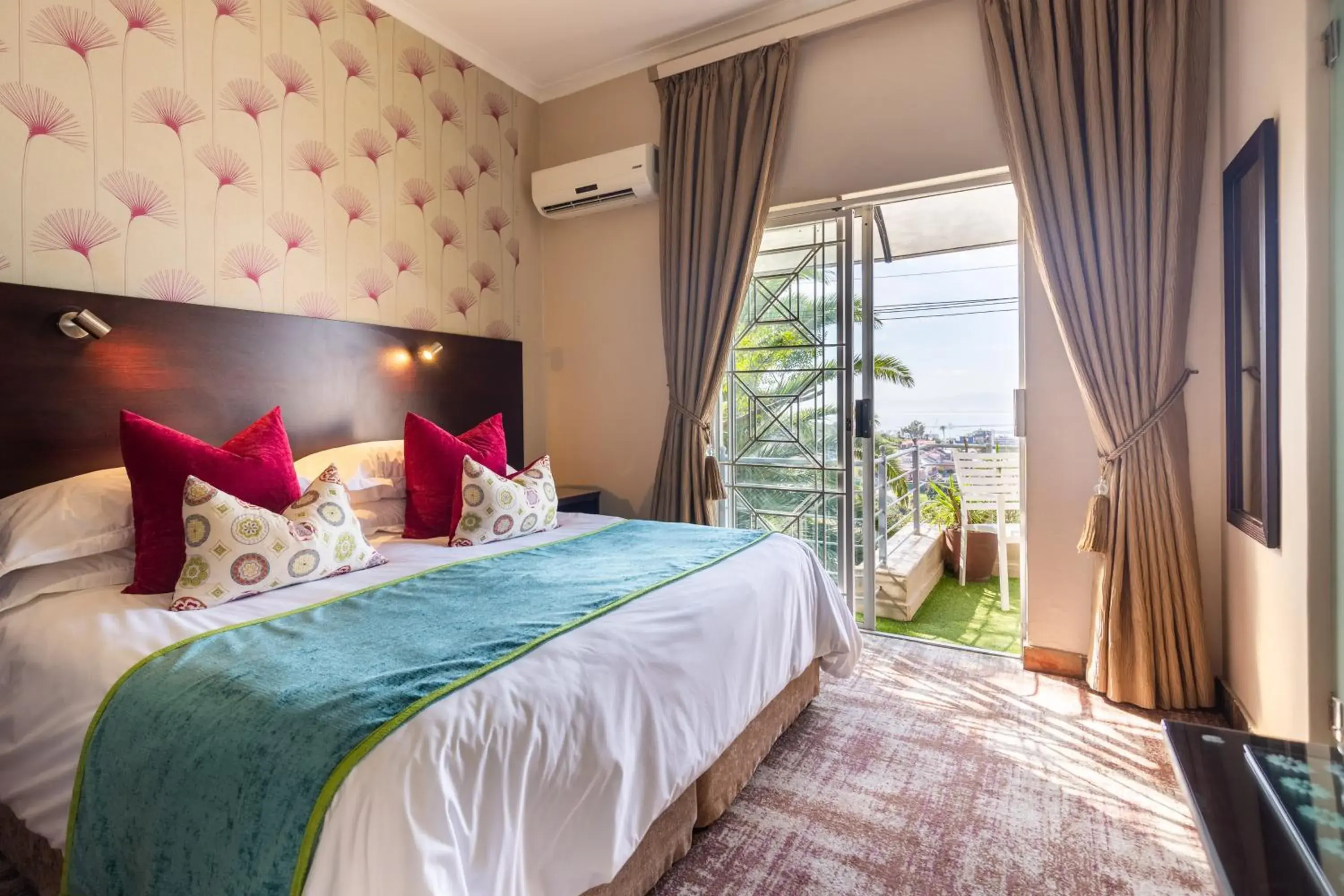 Bedroom, Bed in Signal Hill Lodge Bedroom, Bed in Signal Hill Lodge