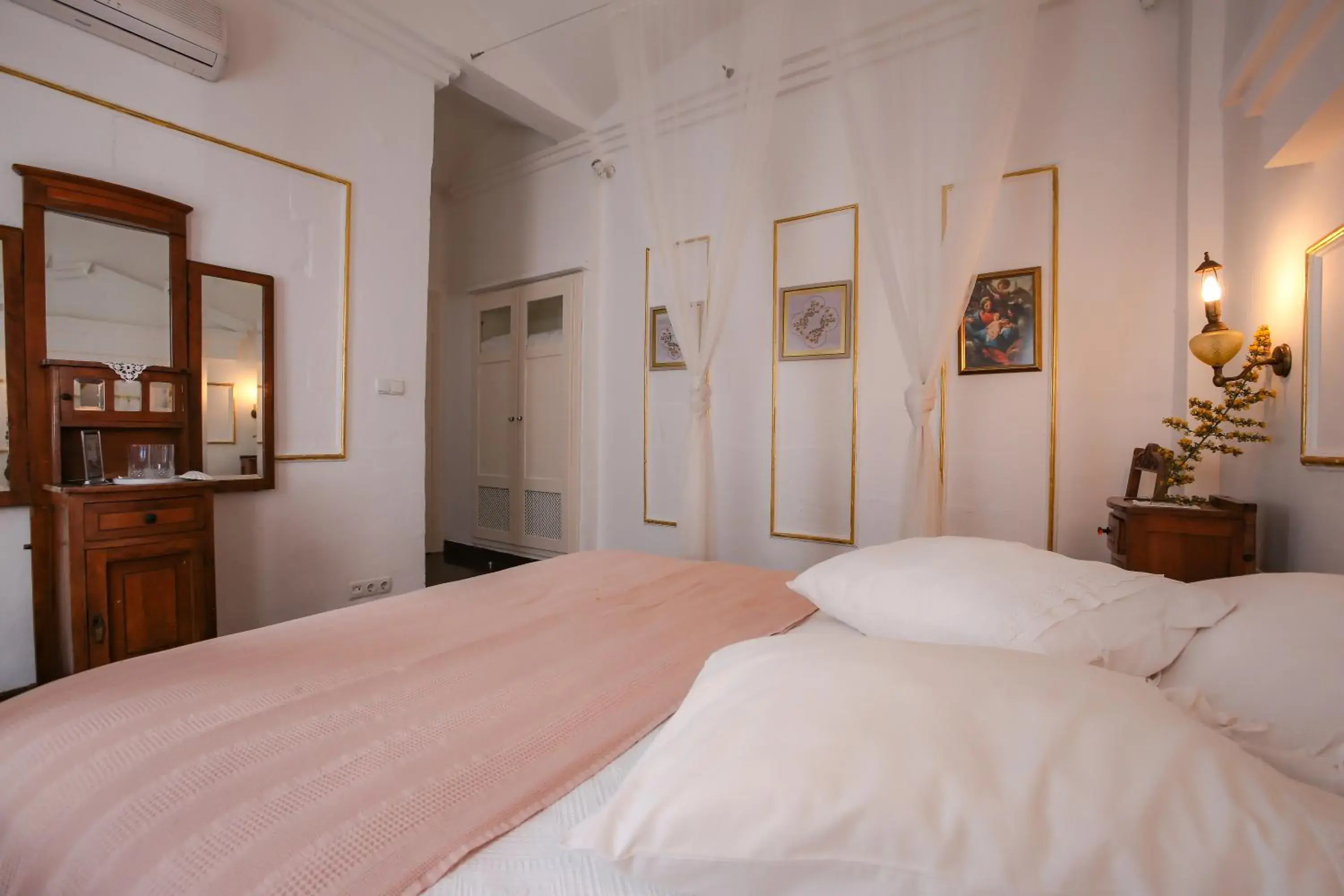 Photo of the whole room in Moshinos Hotel Photo of the whole room in Moshinos Hotel